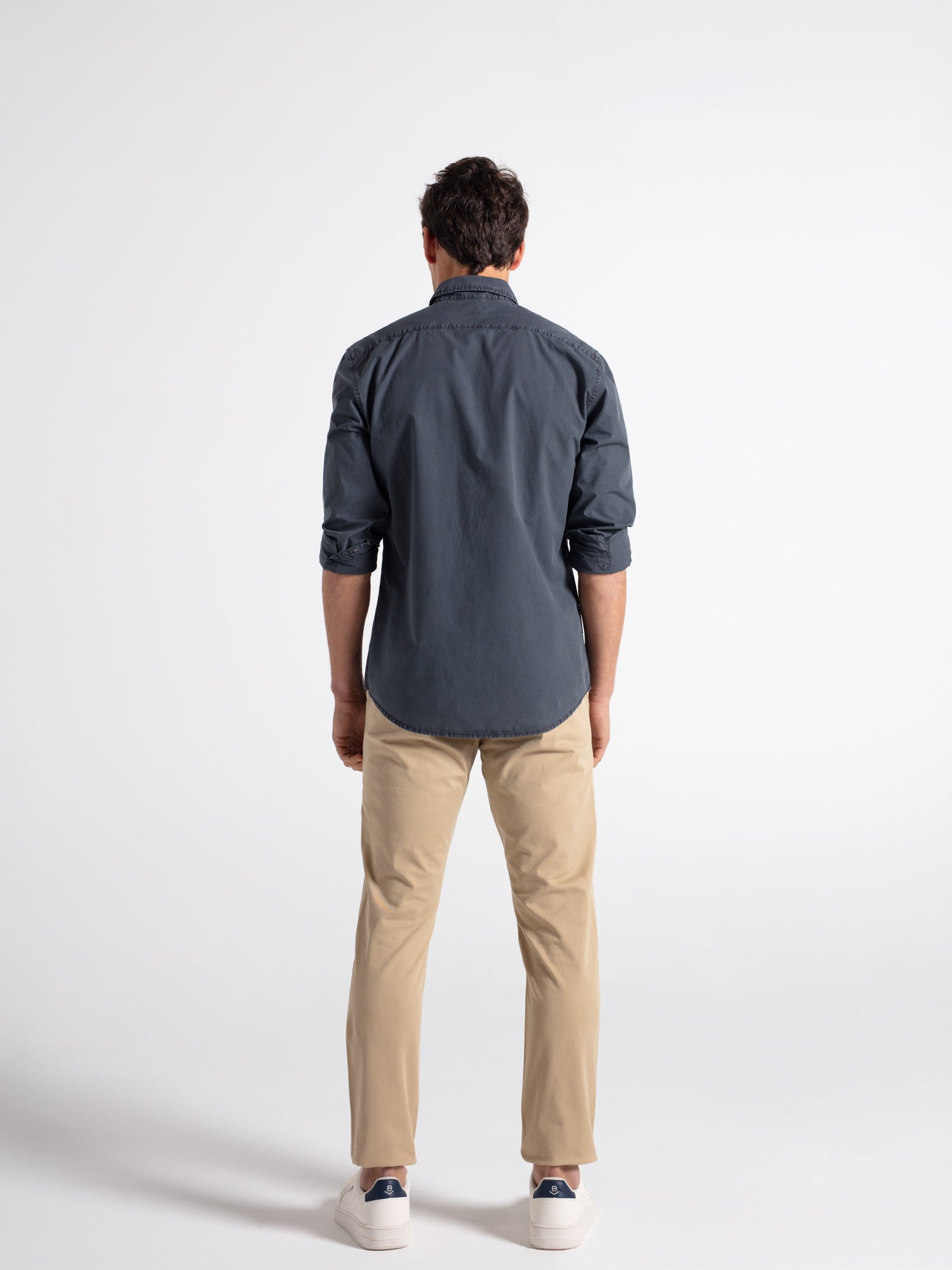 Pantalón chino slim fit esencial