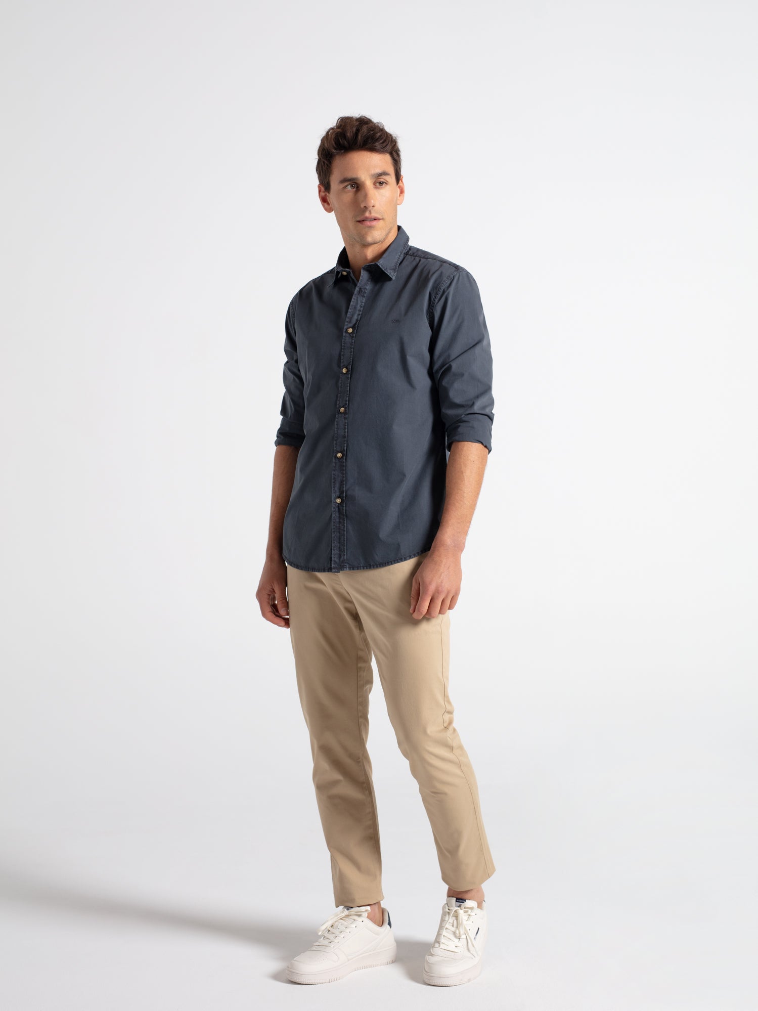 Pantalón chino slim fit esencial
