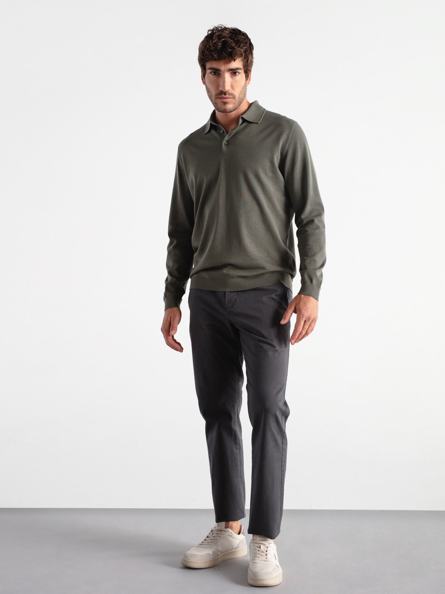 Pantalón chino slim fit esencial