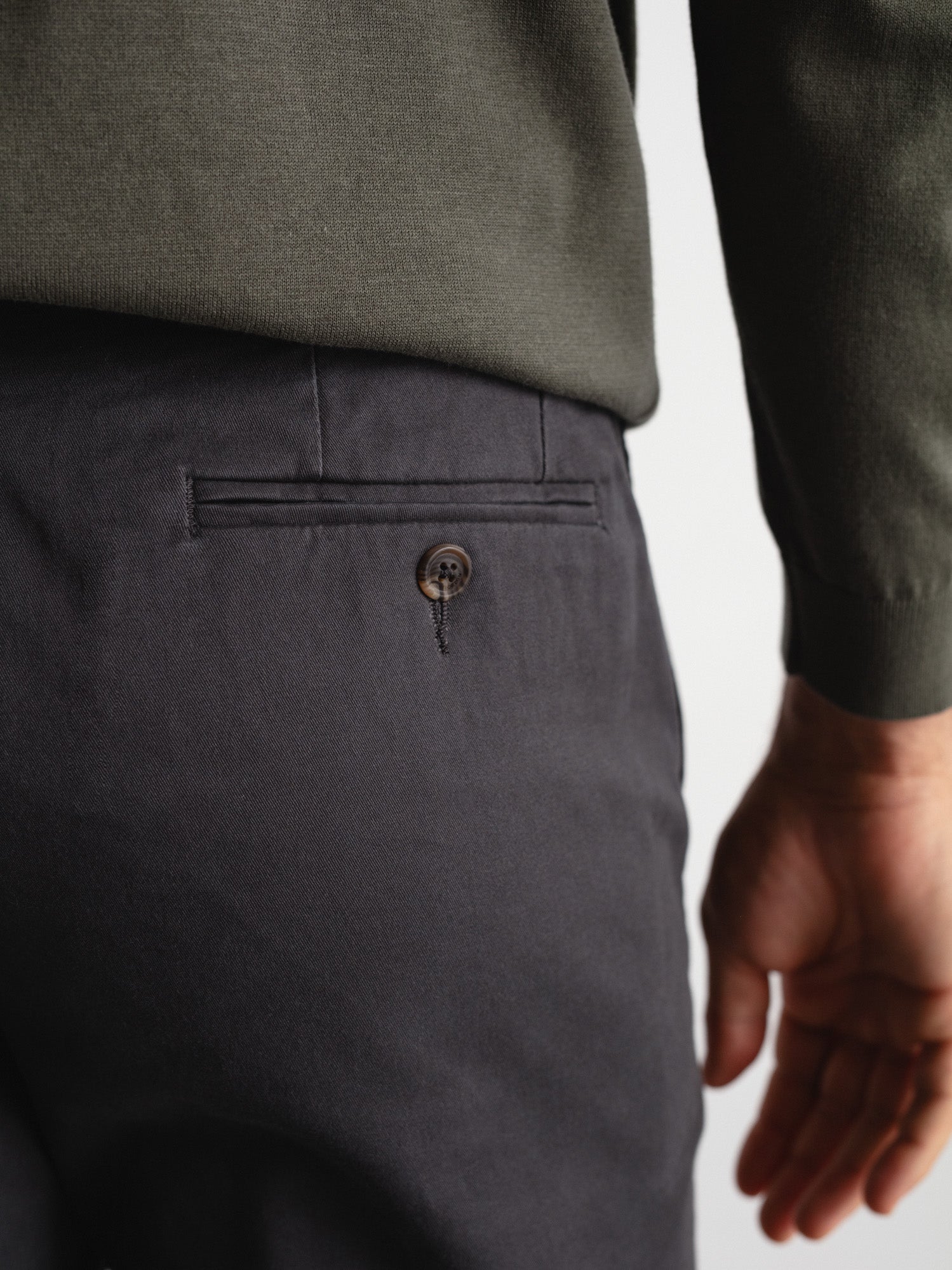 Pantalón chino slim fit esencial