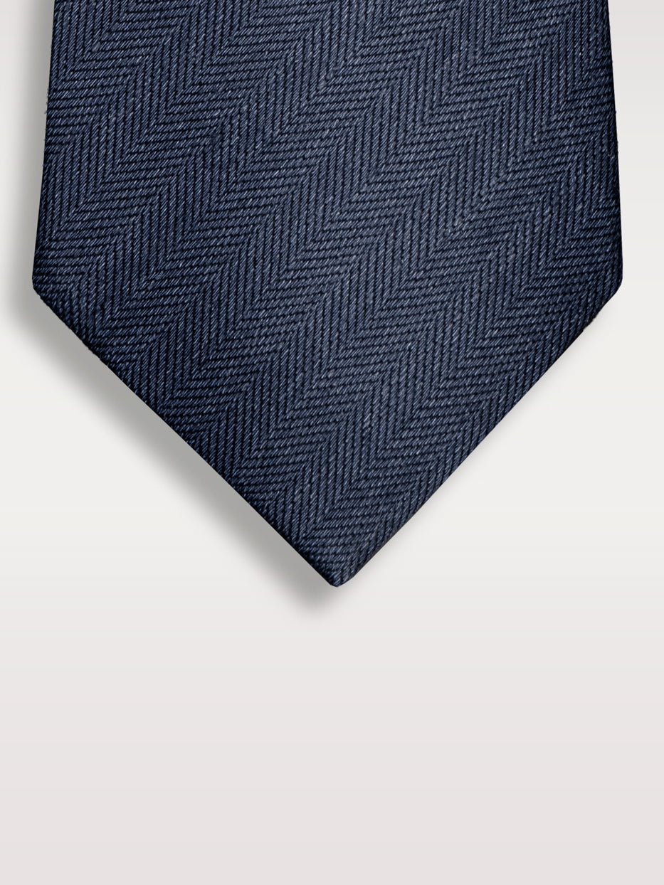 Corbata lisa con estructura