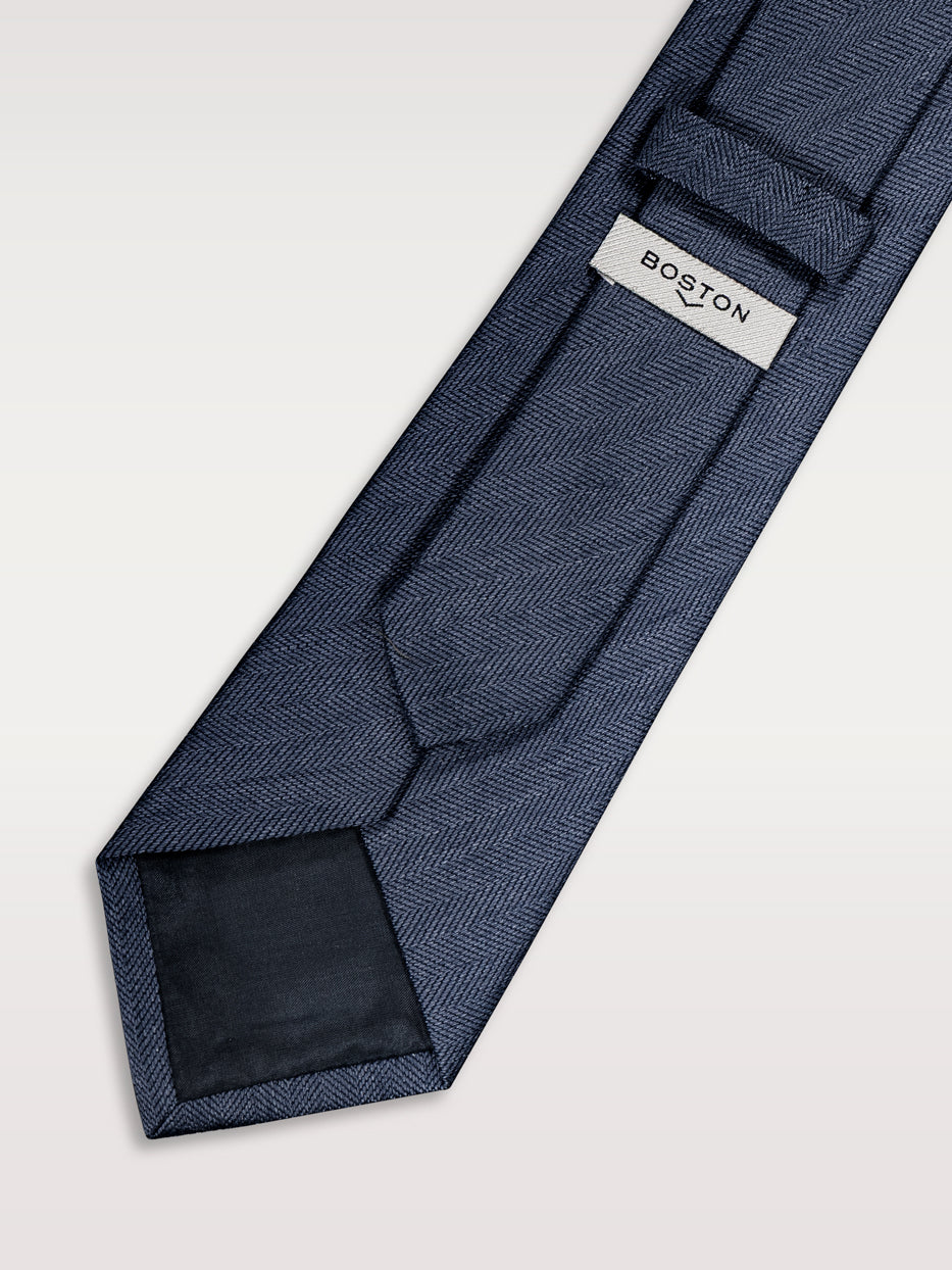 Corbata lisa con estructura
