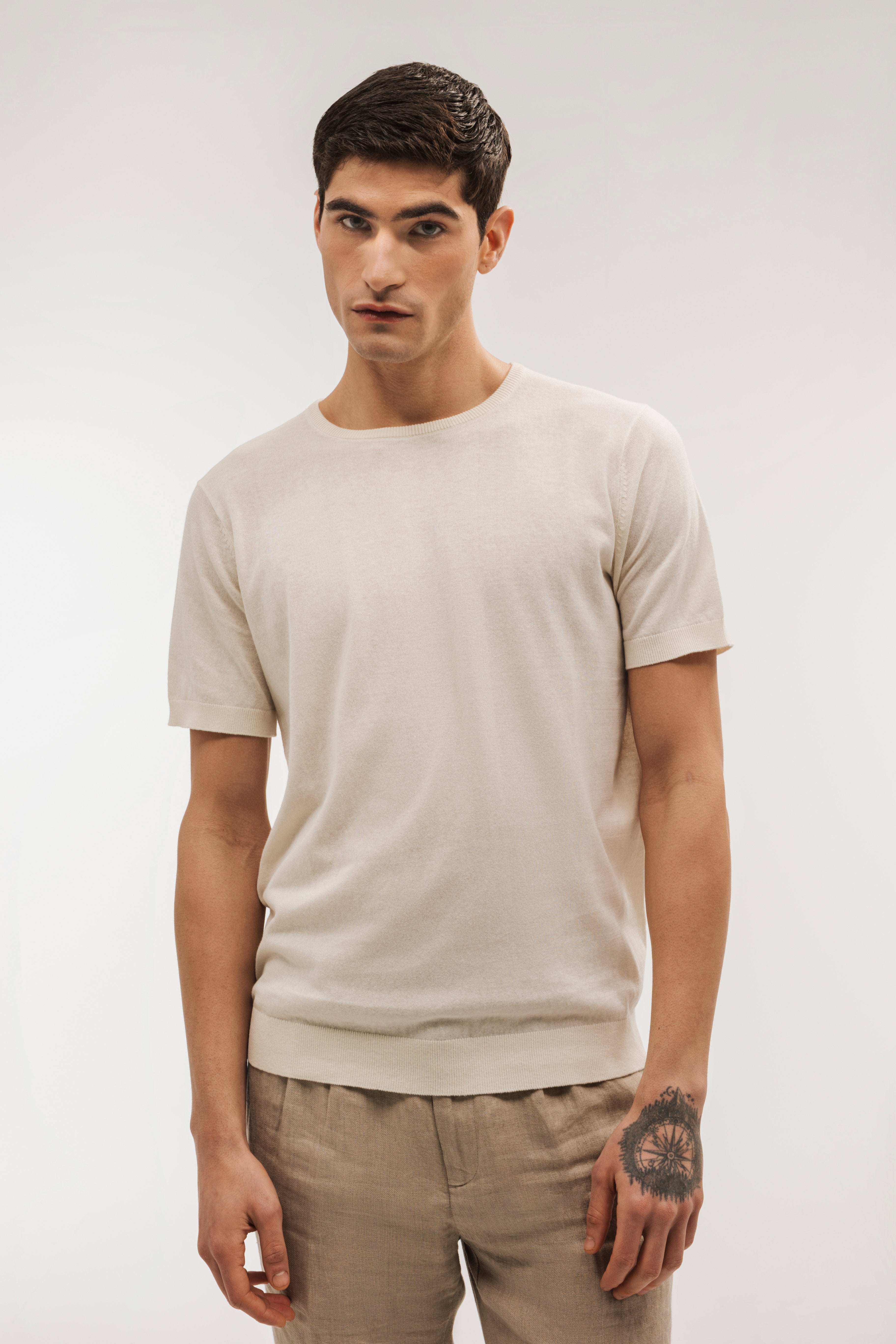 Short-sleeved knitted t-shirt