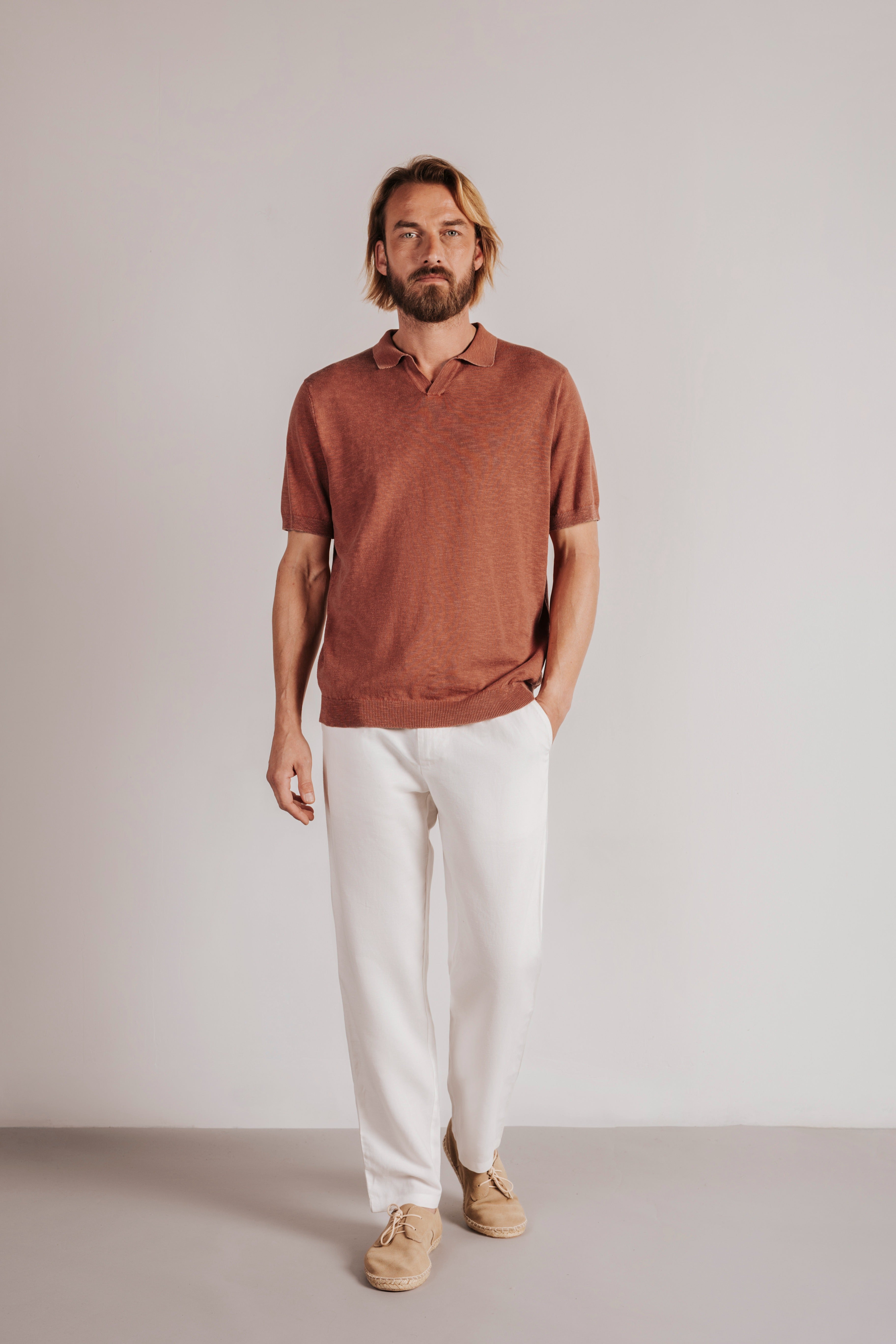 Flame-colored knitted polo shirt