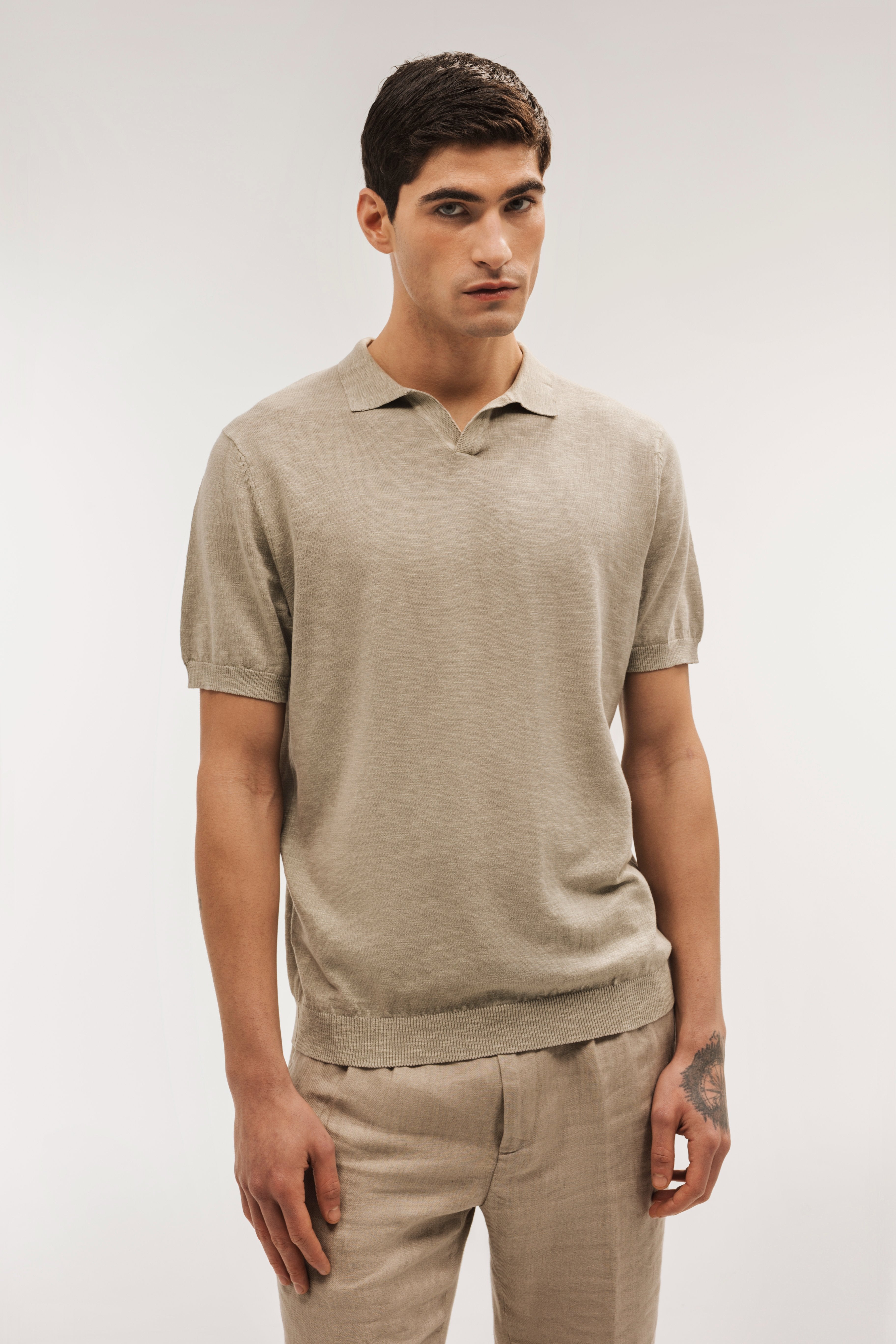 Flame-colored knitted polo shirt