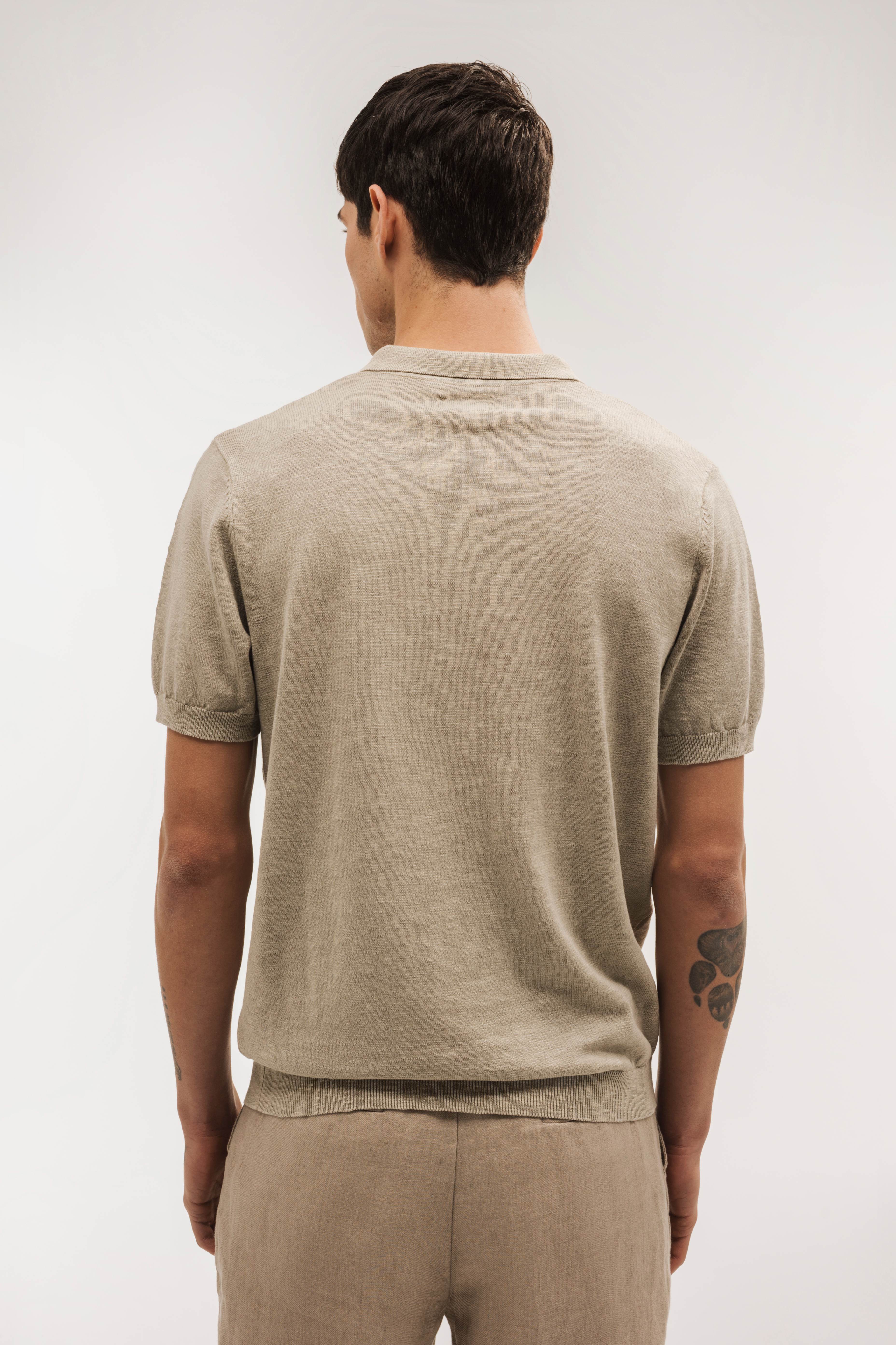 Flame-colored knitted polo shirt
