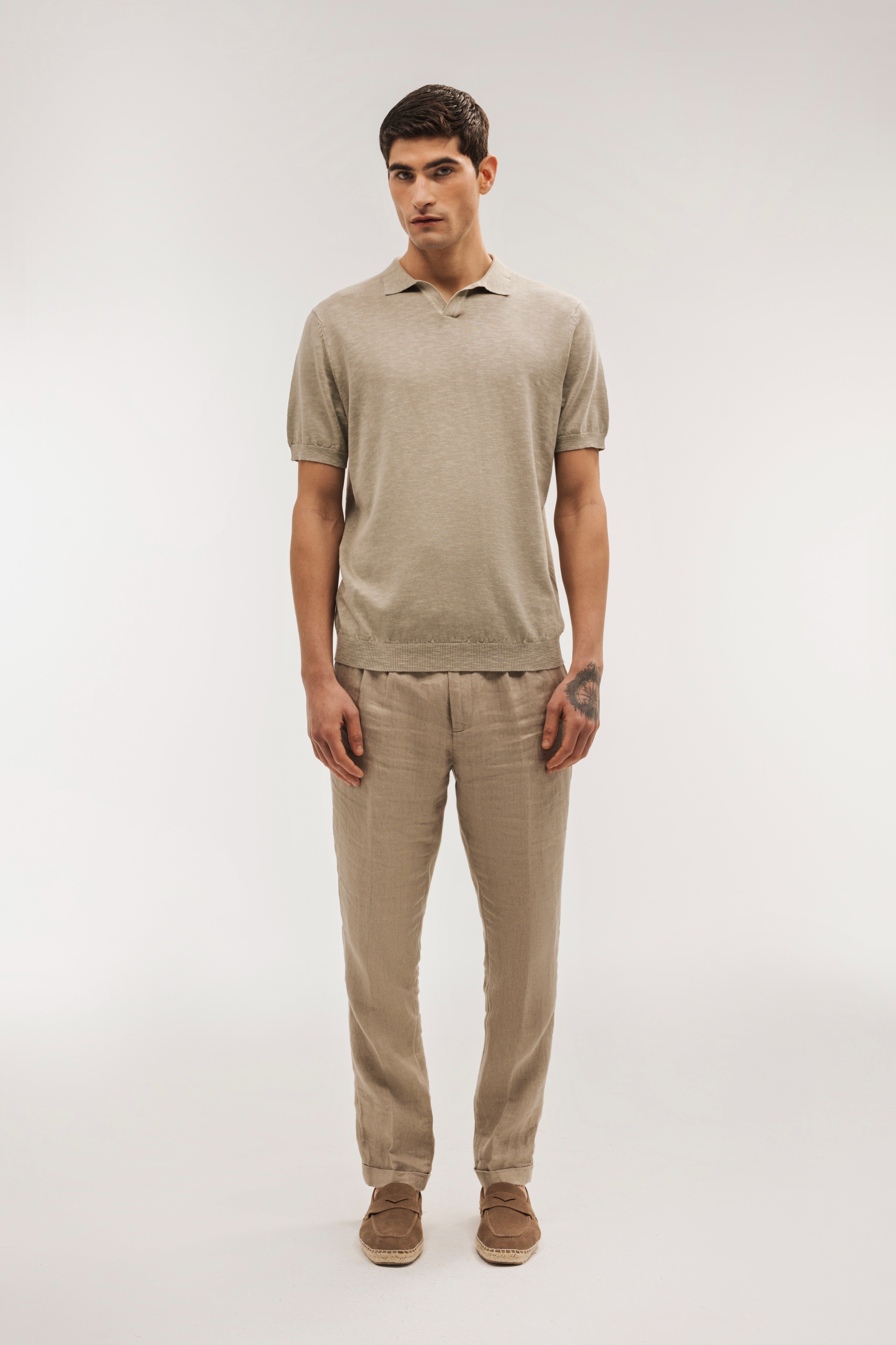 Flame-colored knitted polo shirt