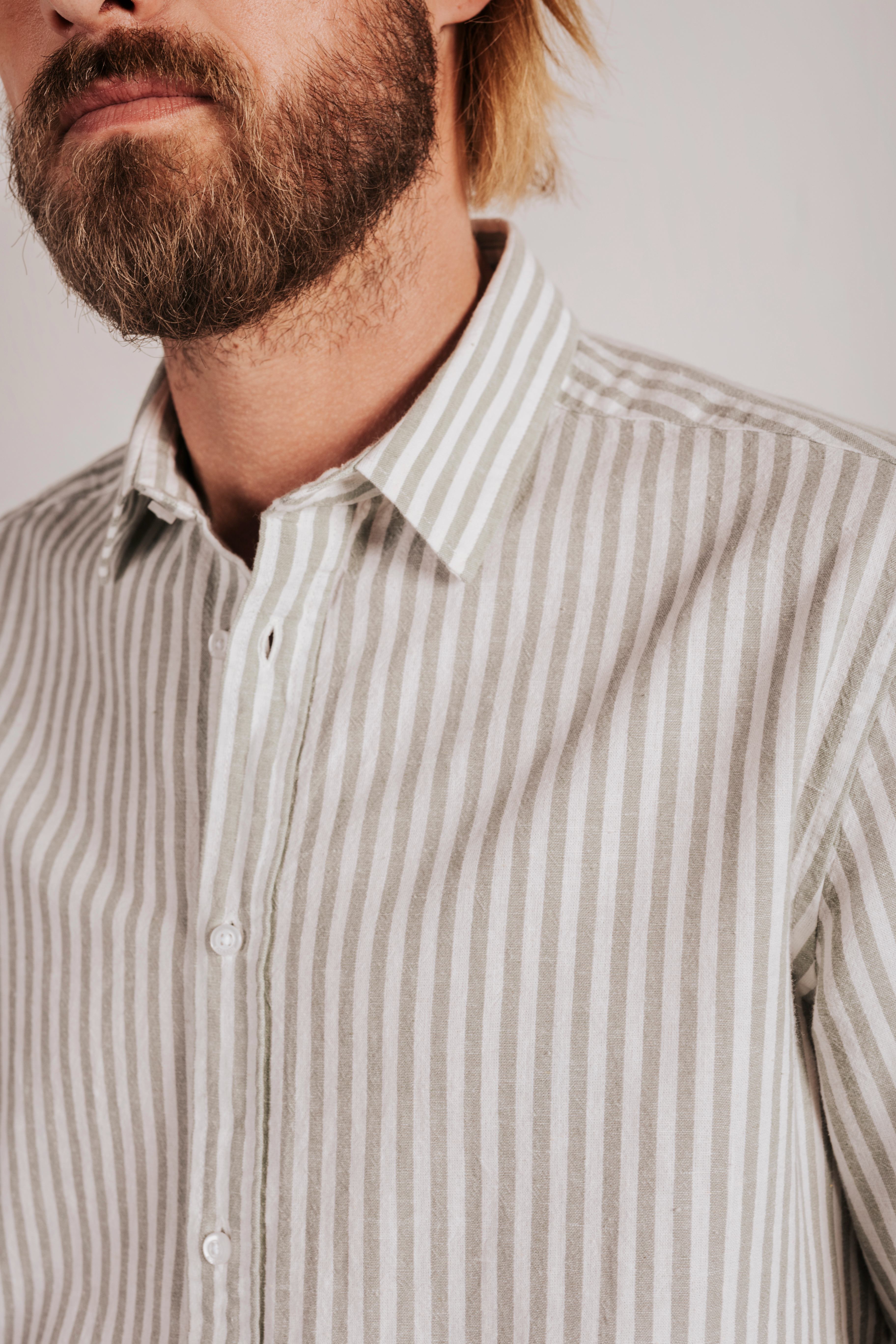 Camisa regular fit lino rayas