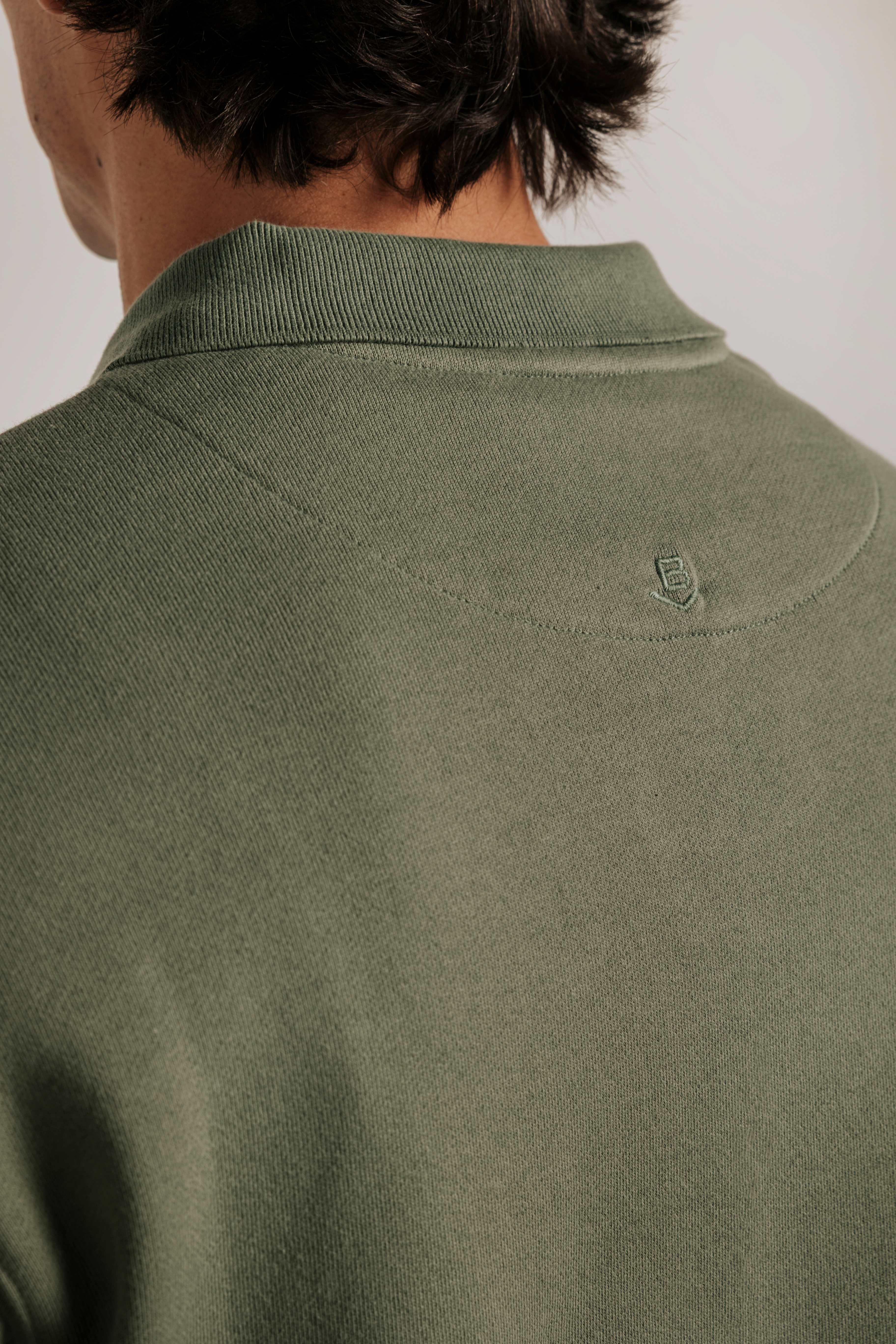 Sudadera regular fit cuello polo