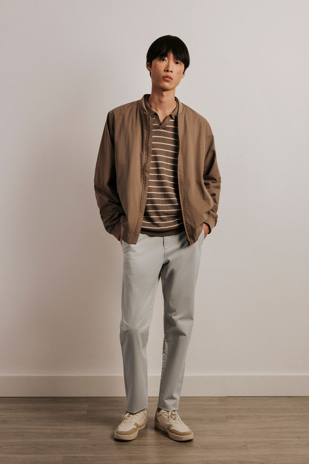 Pantalón chino slim fit esencial