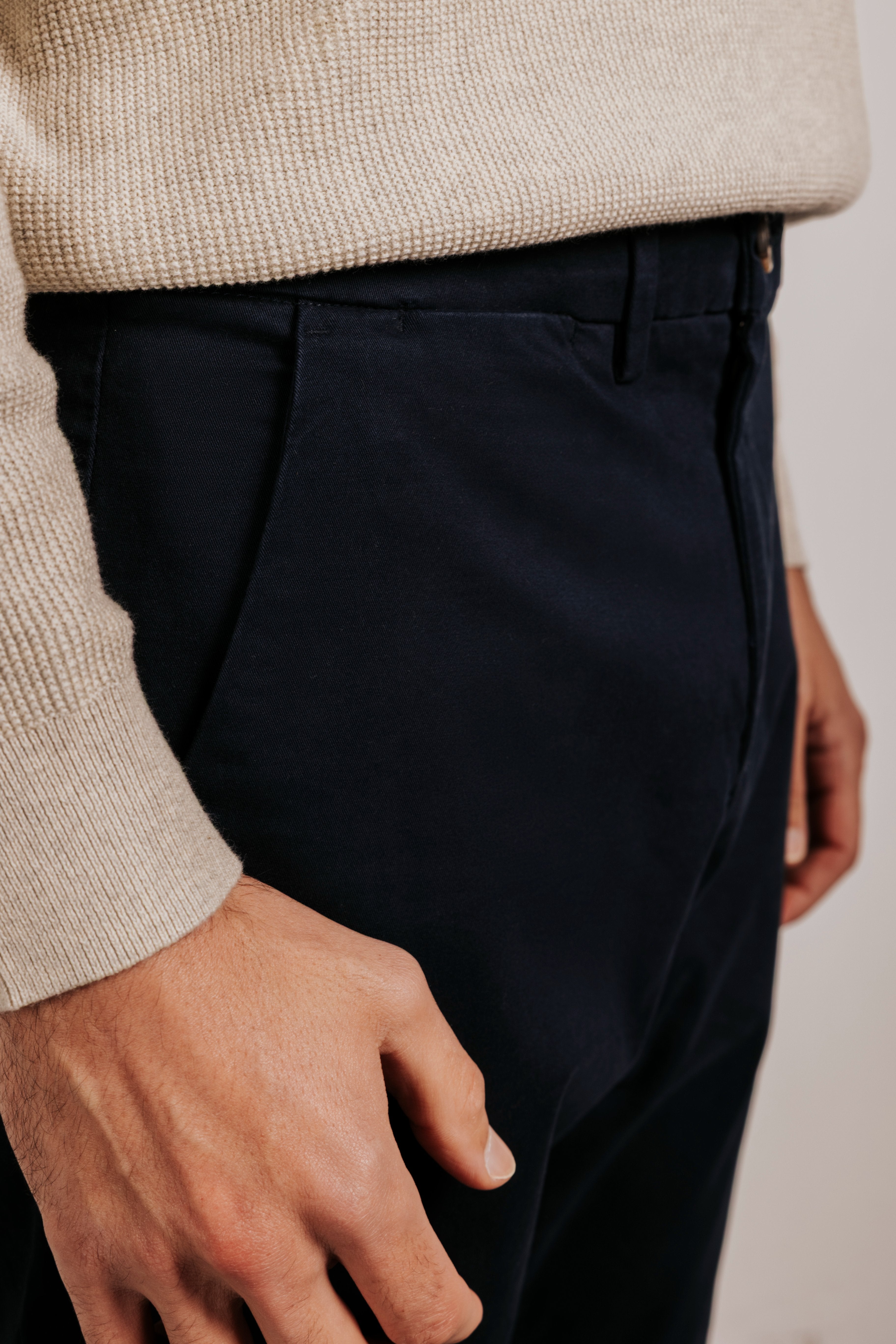 Pantalón chino slim fit esencial