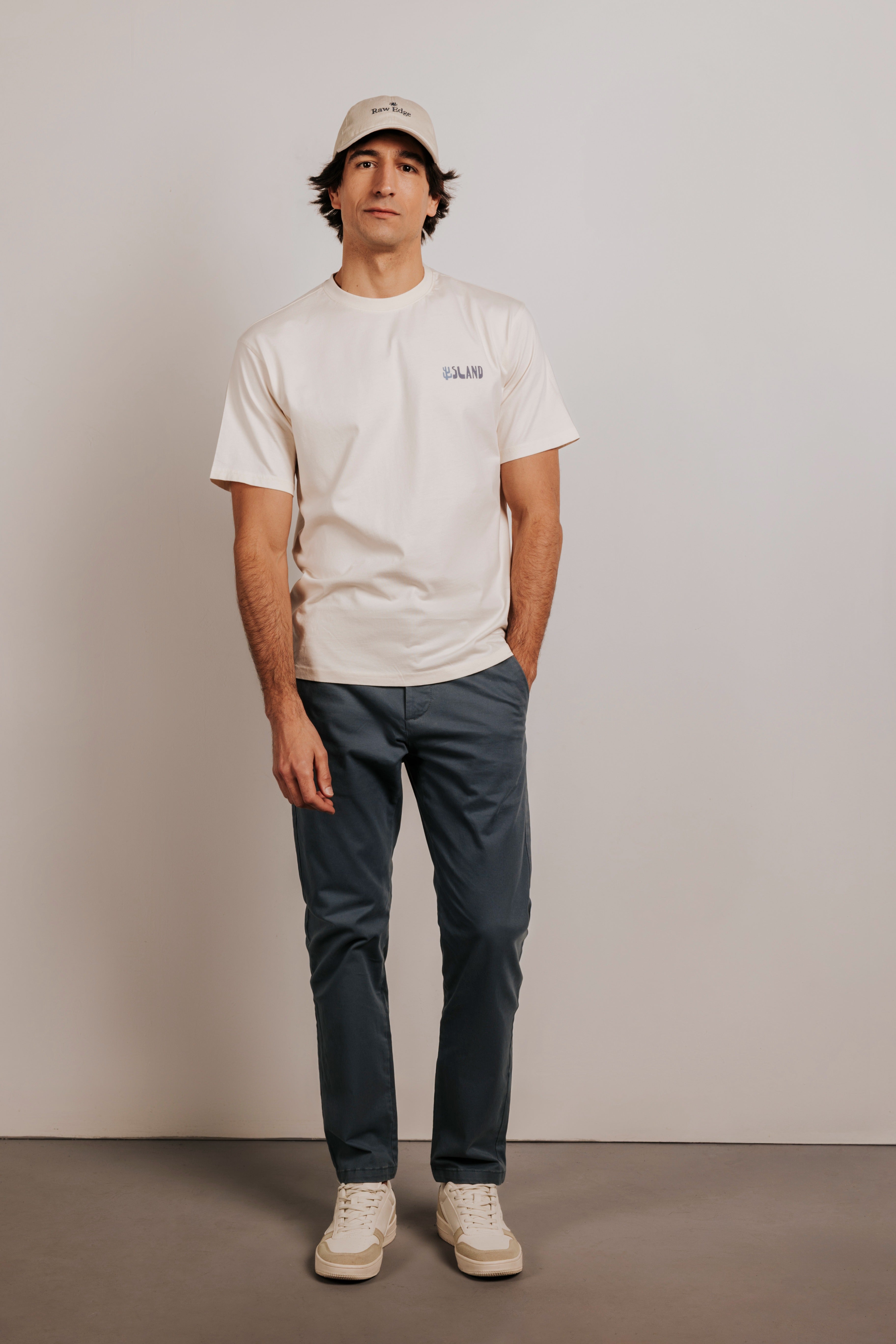 Pantalón chino slim fit esencial