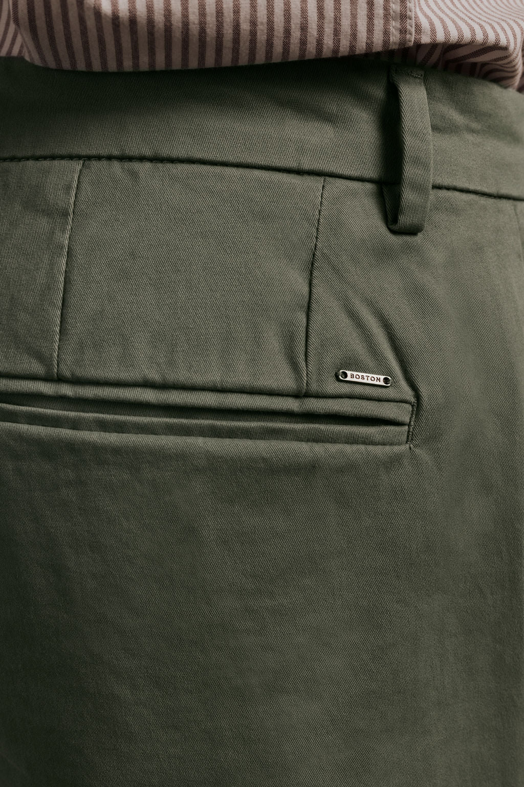 Pantalón chino slim fit esencial