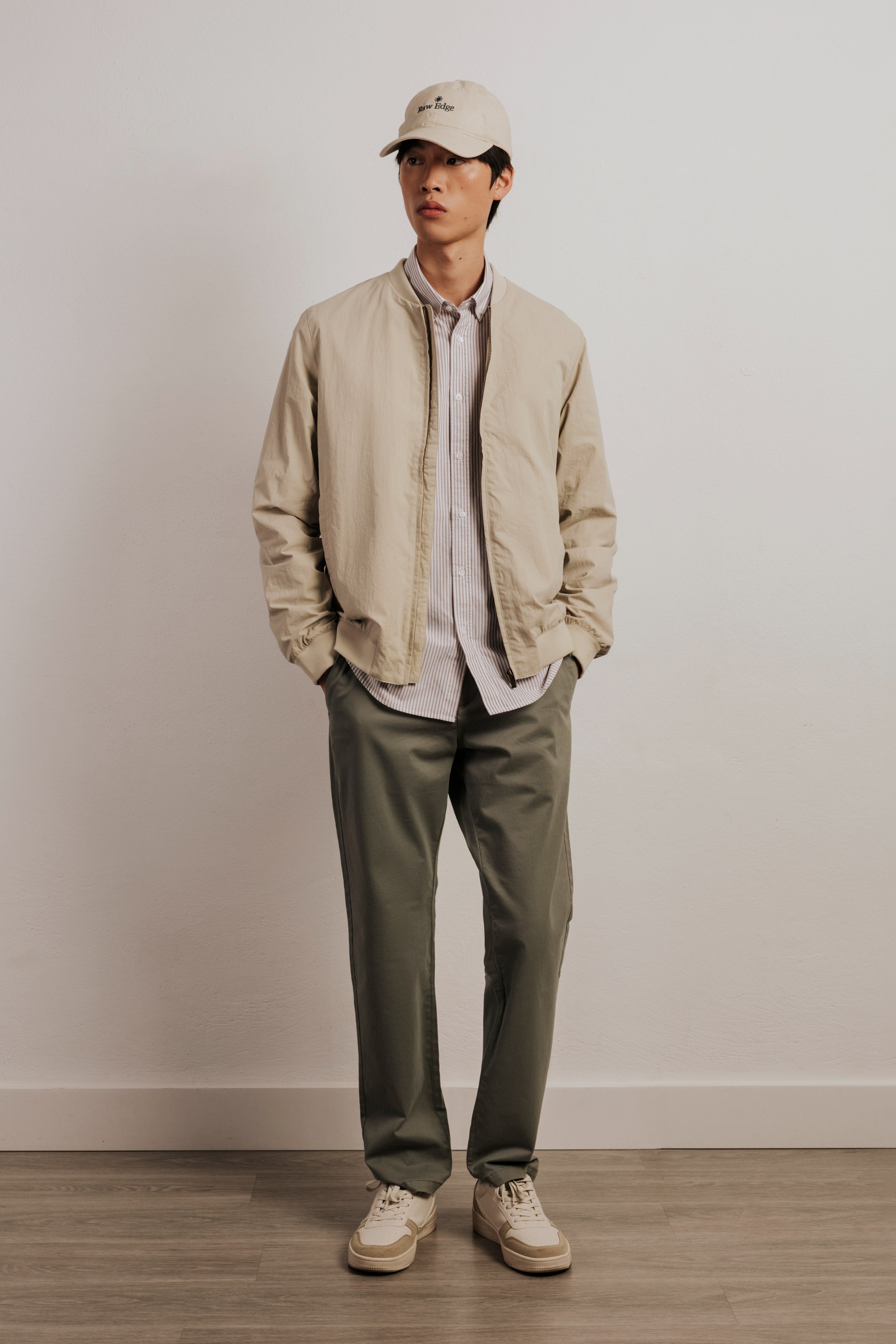 Pantalón chino slim fit esencial