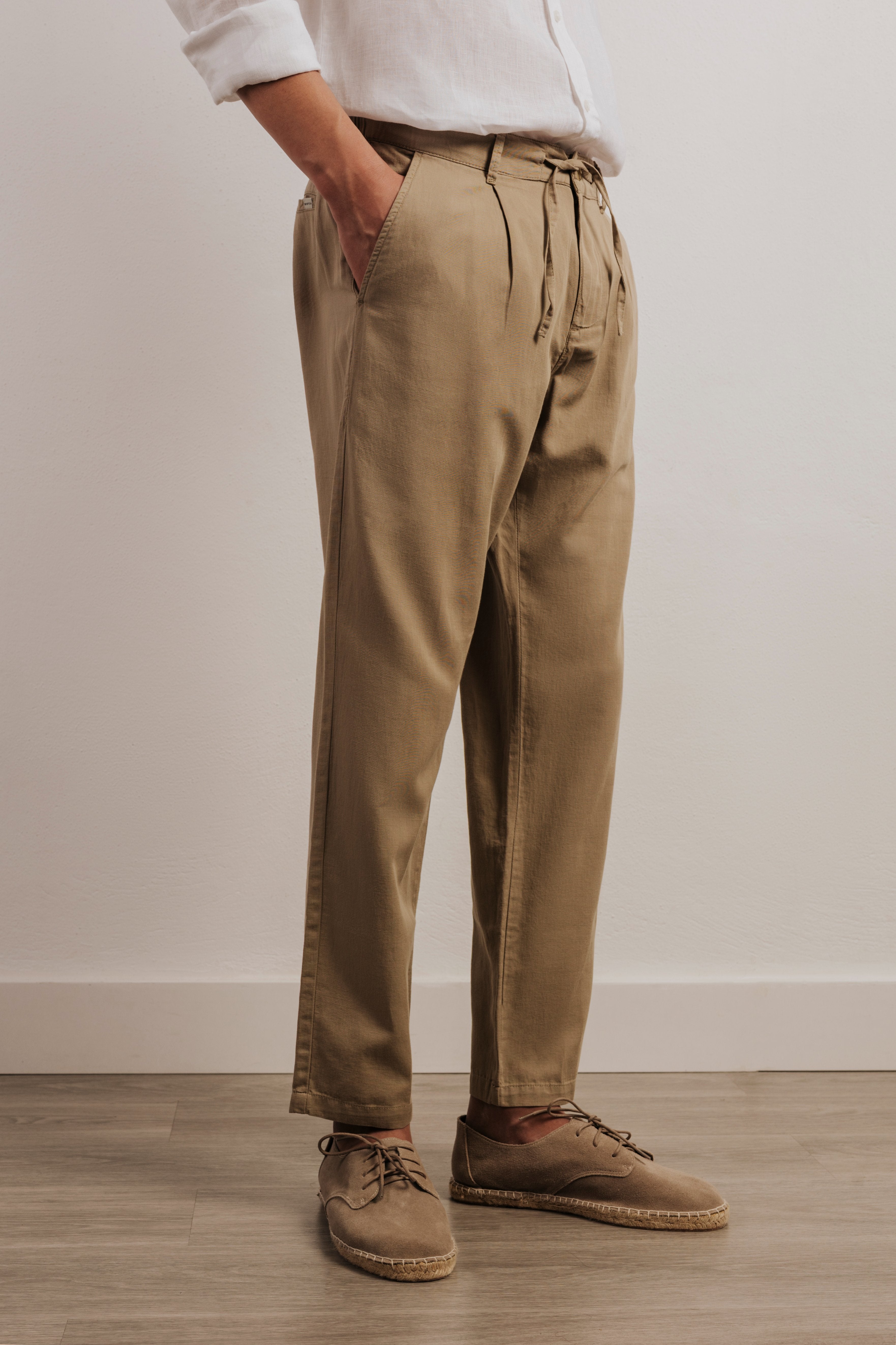 Pantalón con lino chino pinzas