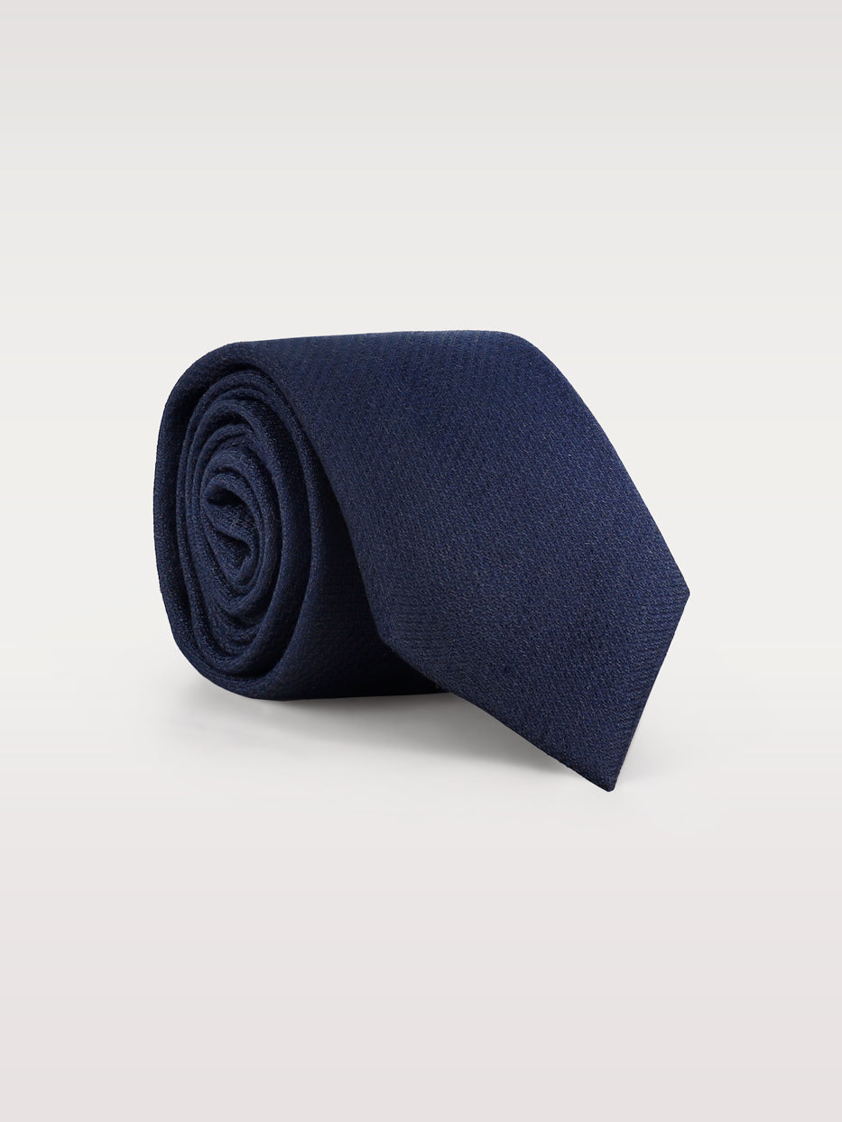 Plain tie