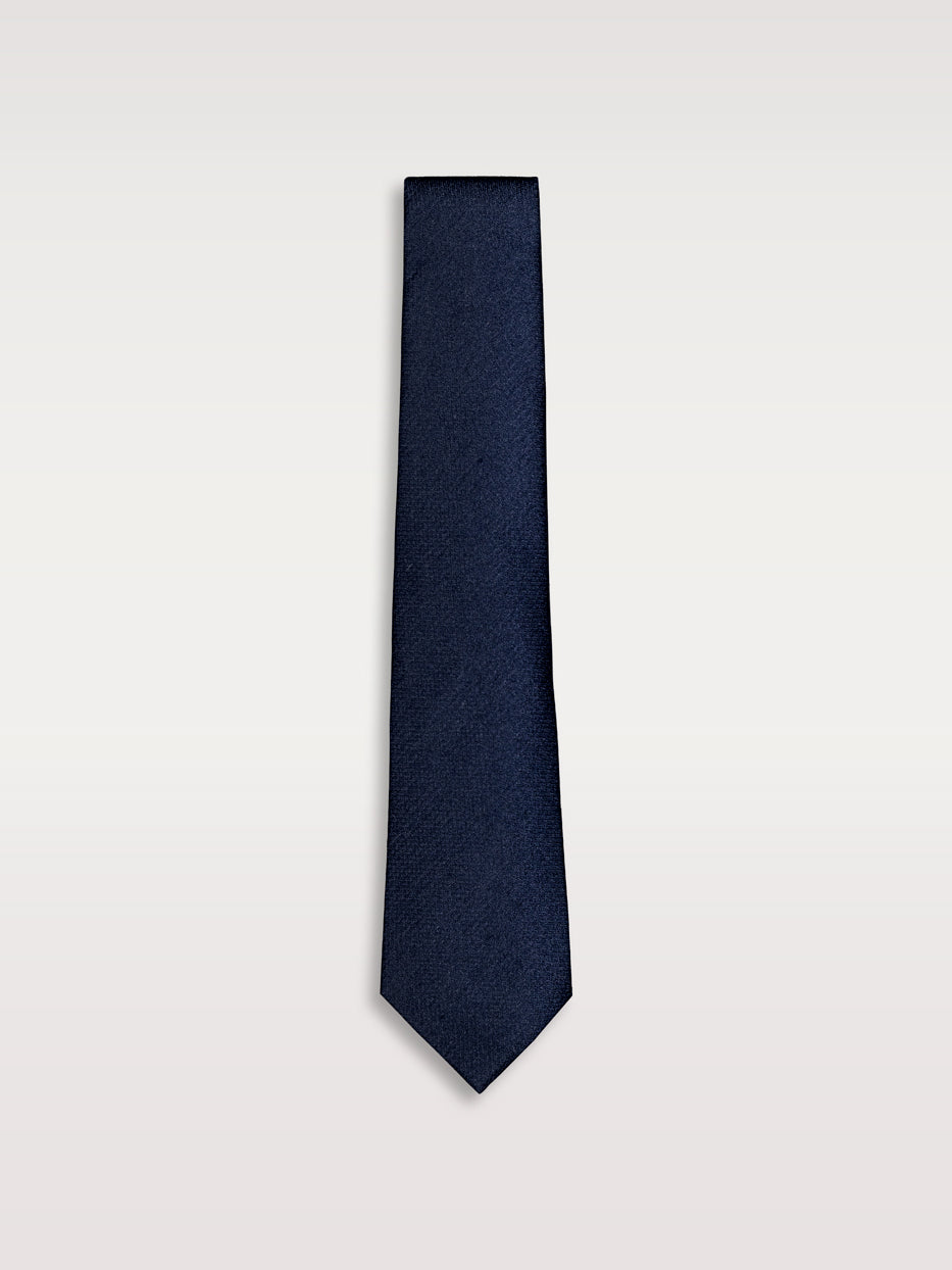 Plain tie