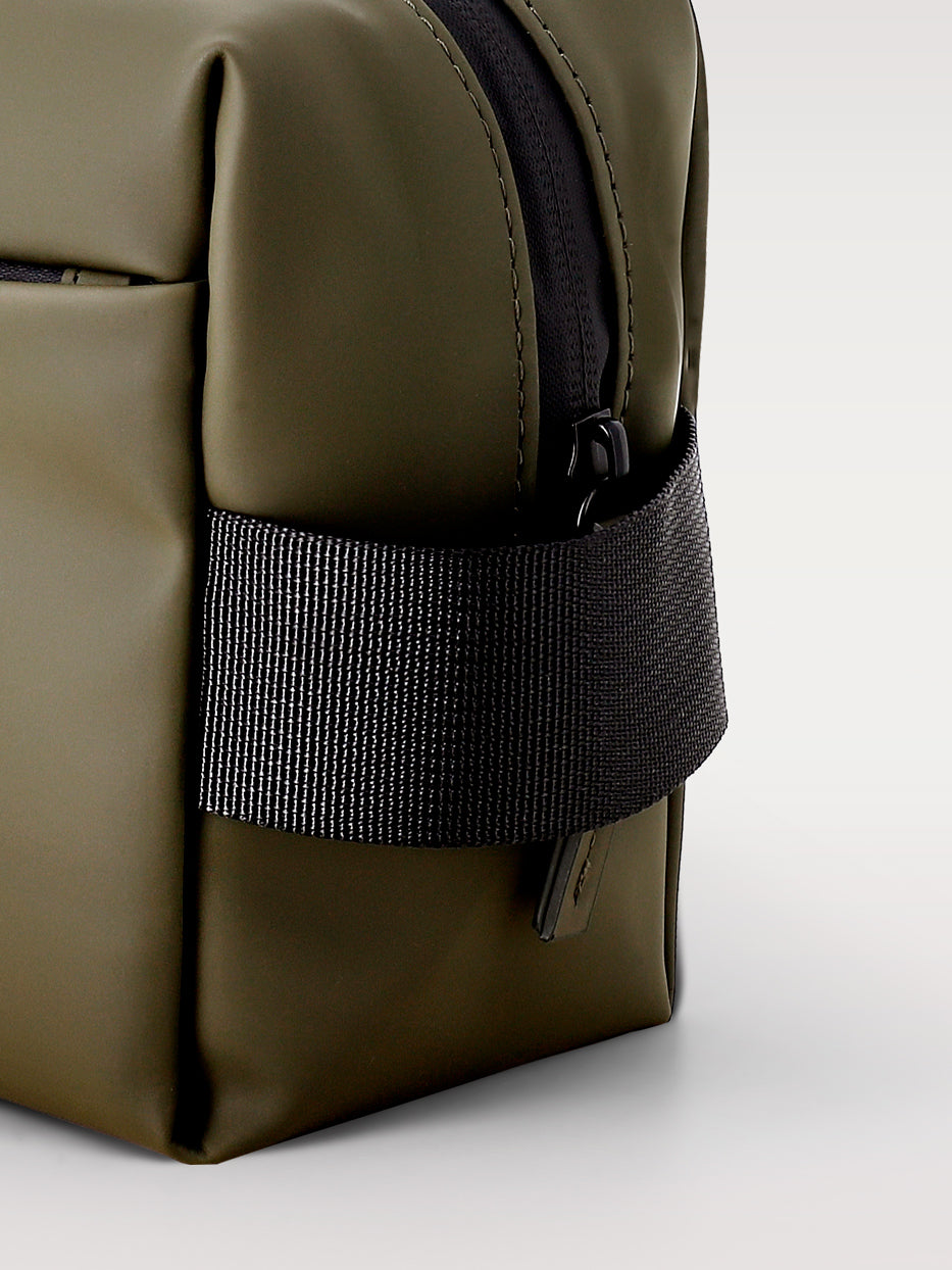 Travel toiletries bag