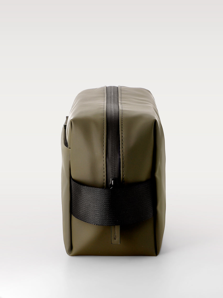 Travel toiletries bag