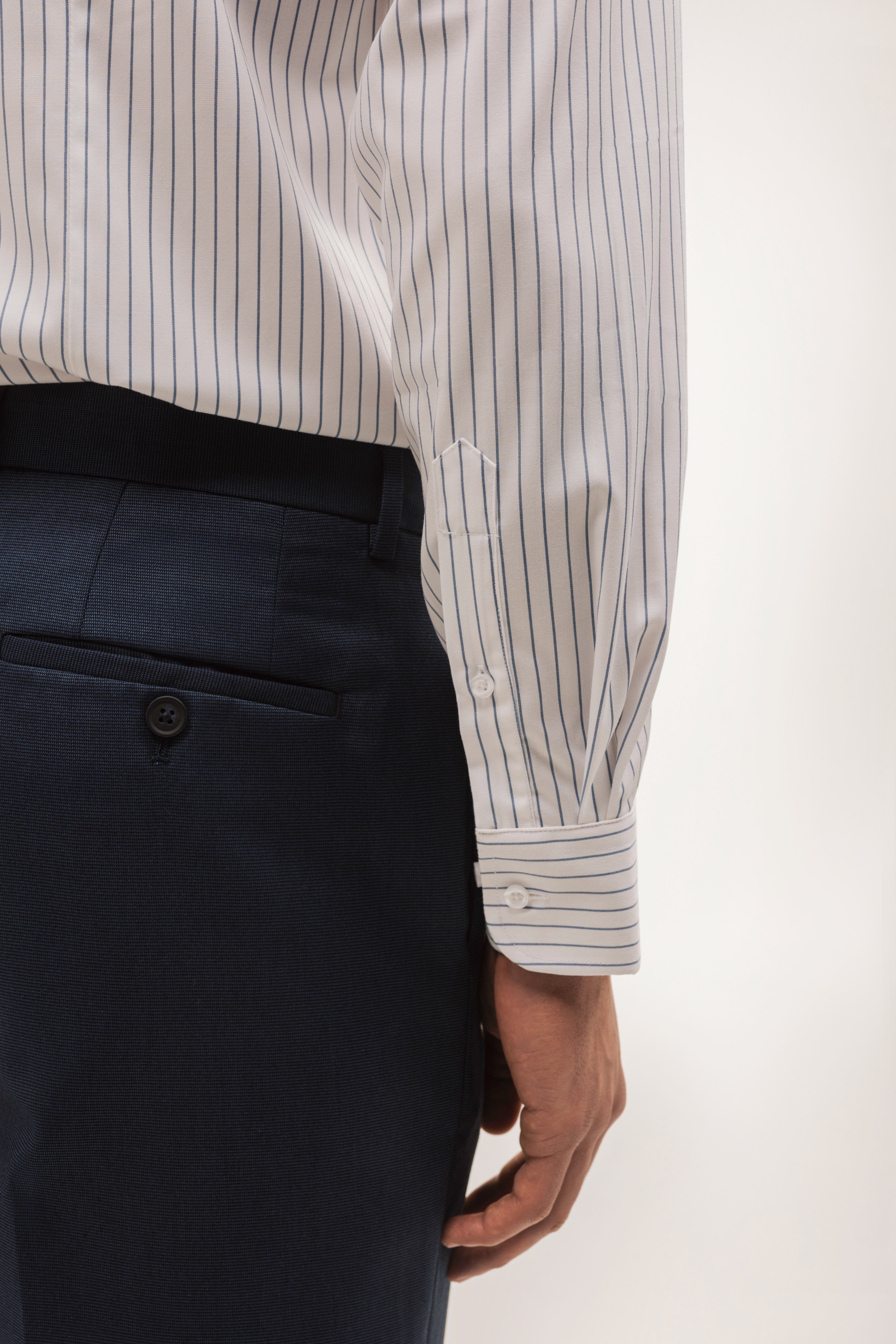 Pantalón traje slim fit falso liso