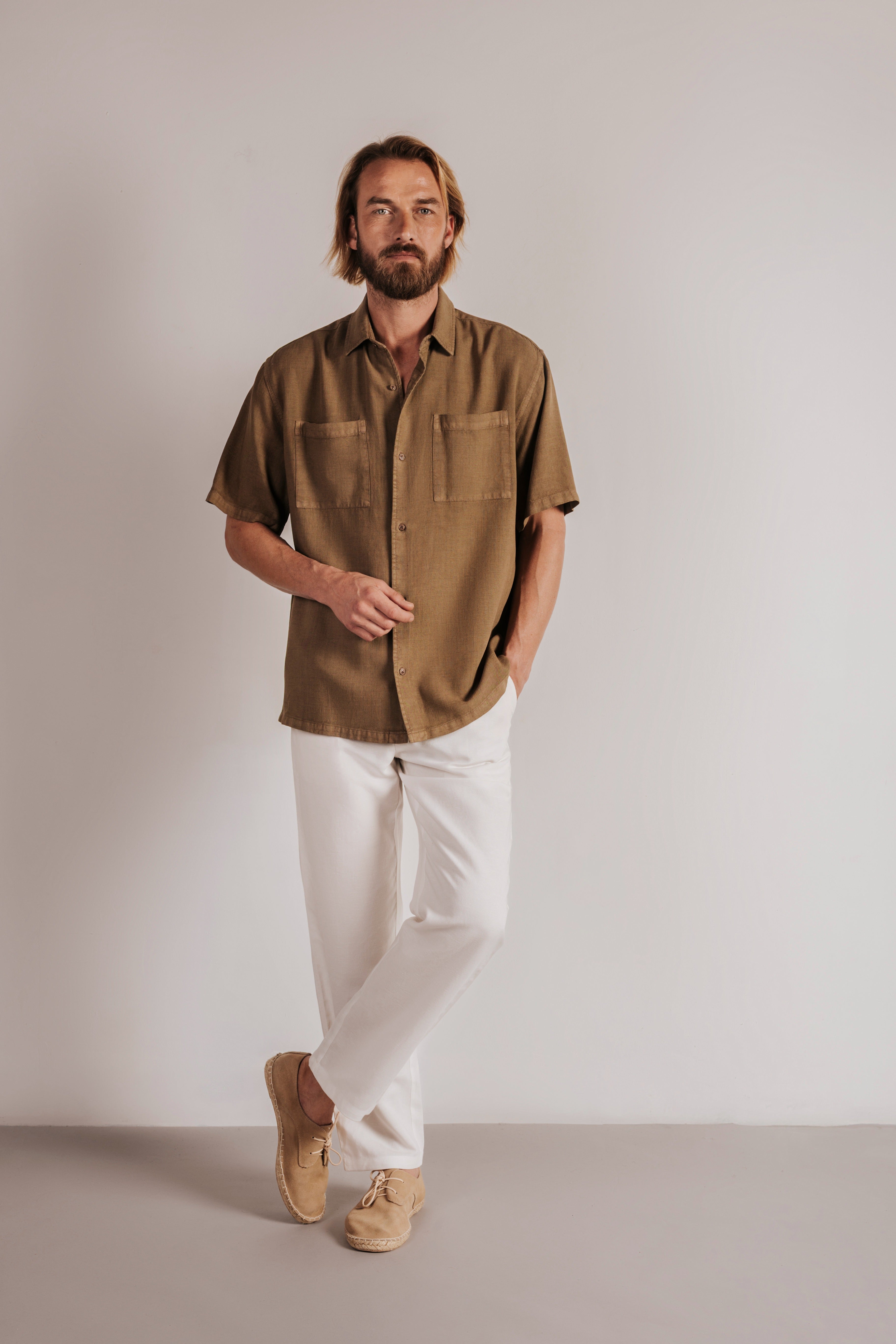 Camisa lino manga corta bolsillos