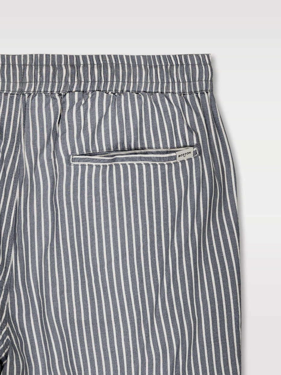 Linen Bermuda shorts with elastic waist.