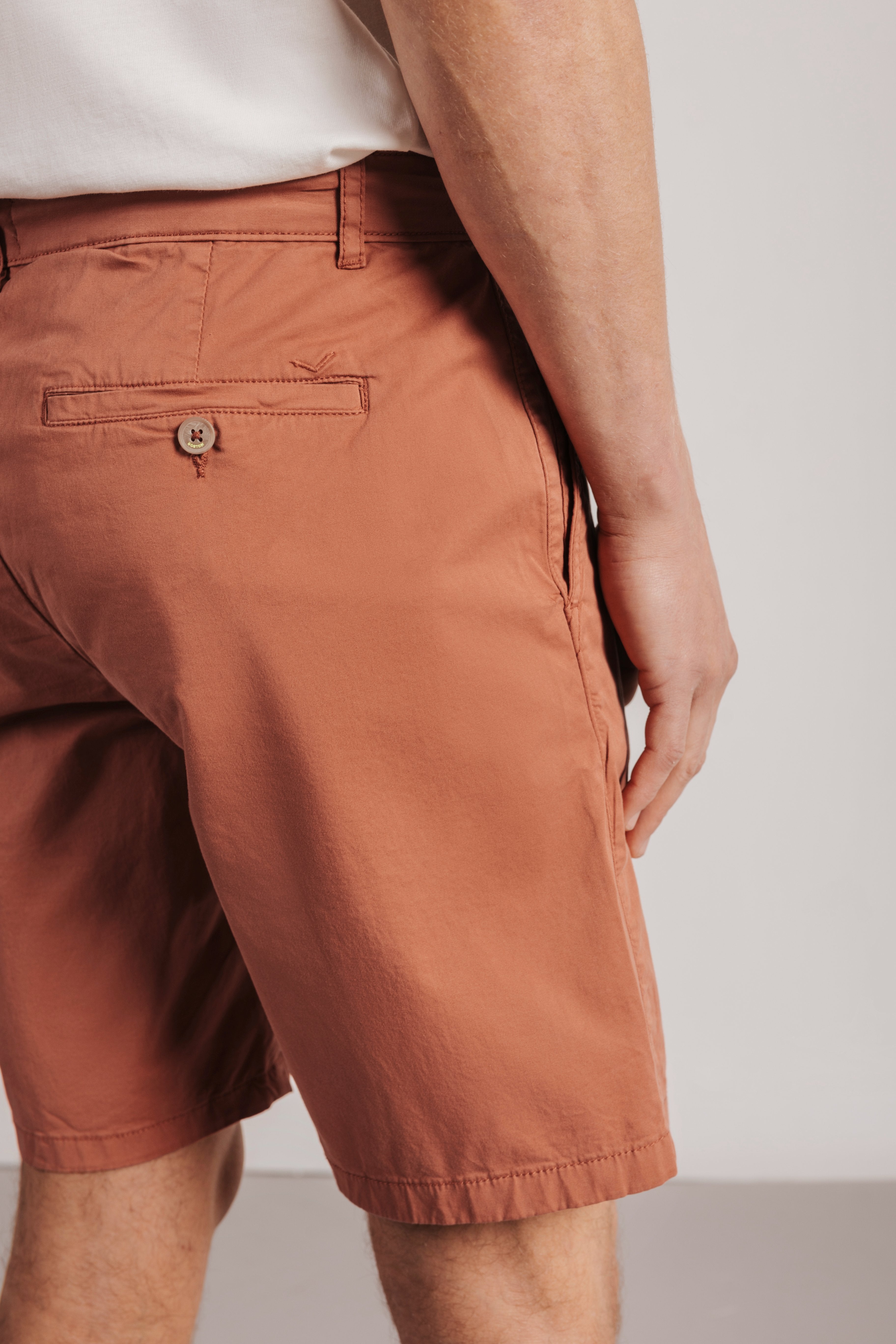 Bermuda chino details