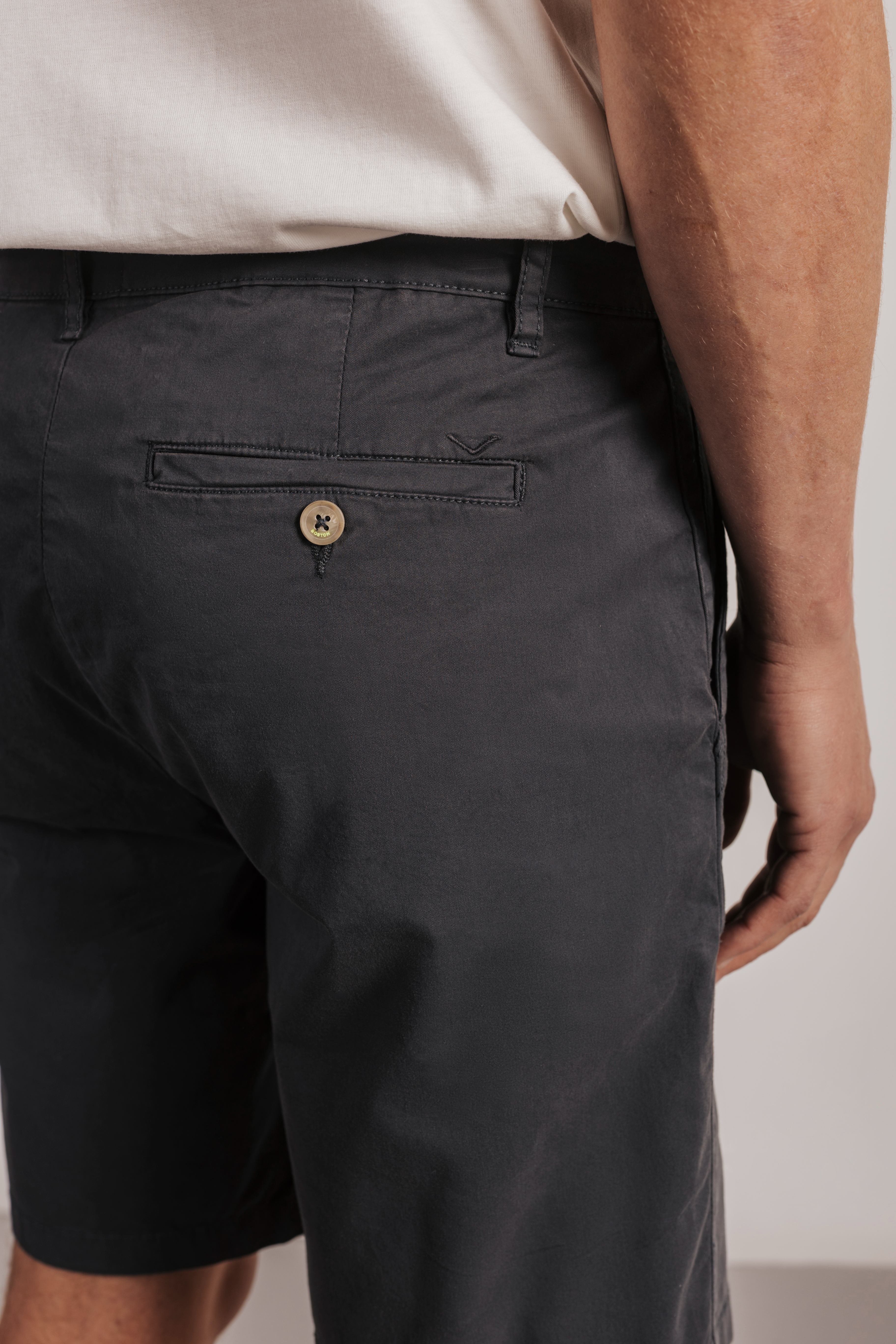 Bermuda chino details