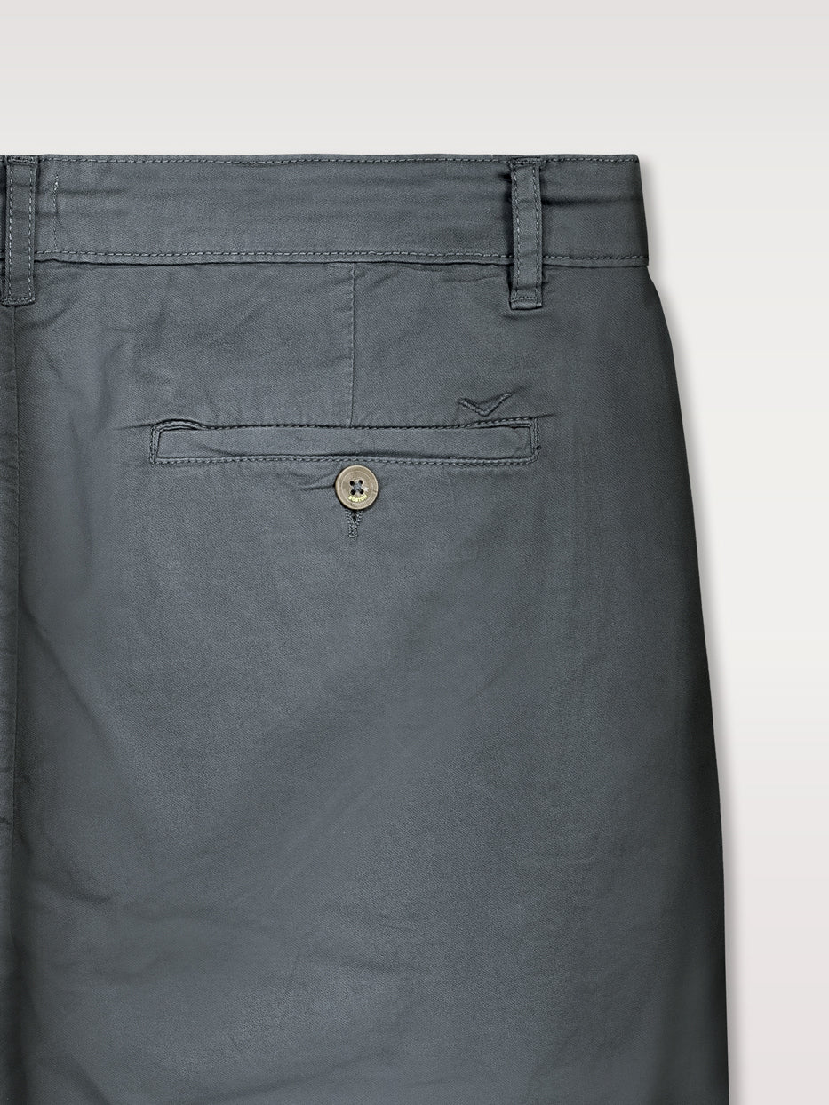 Bermuda chino details