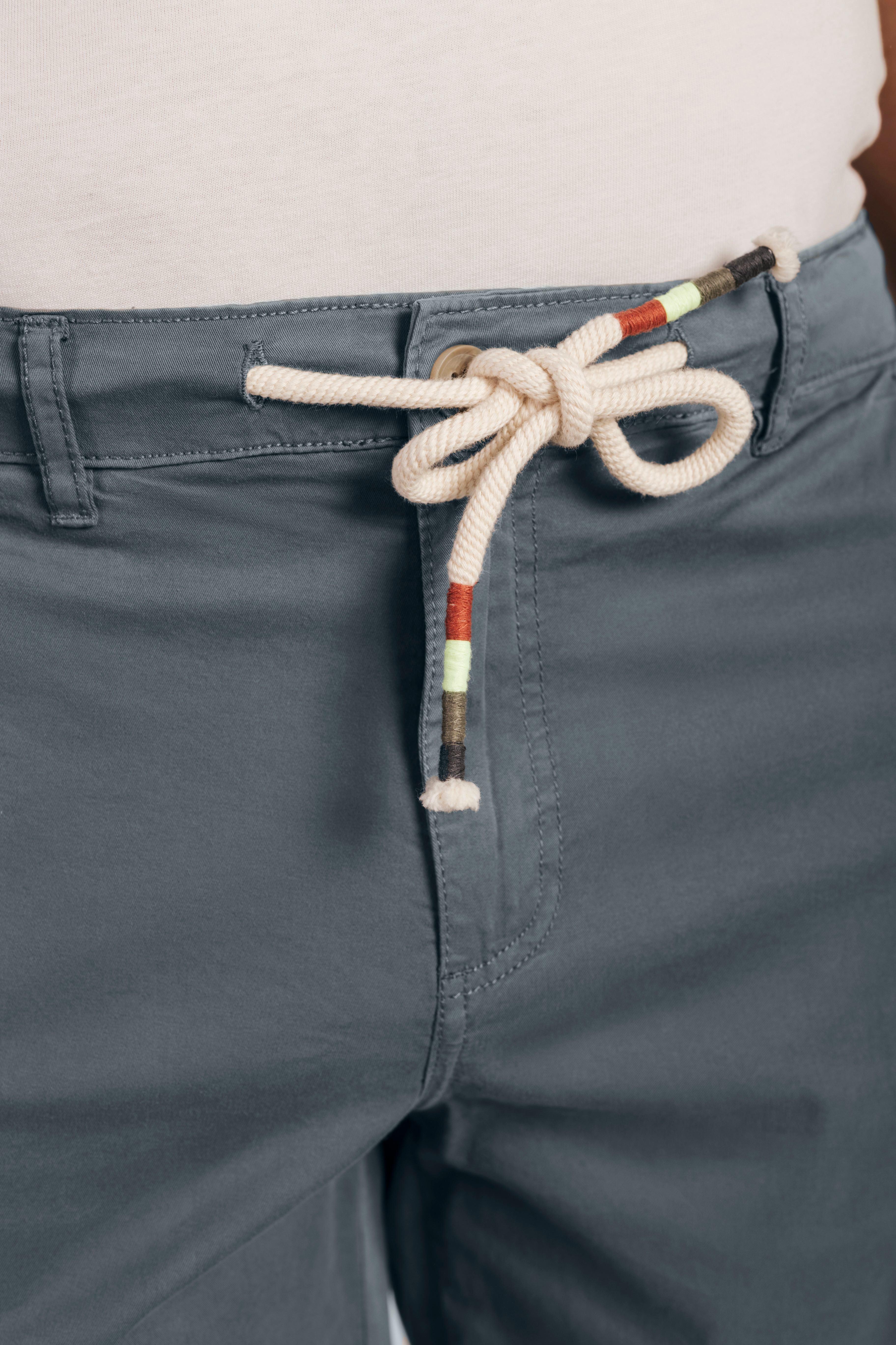 Bermuda chino details
