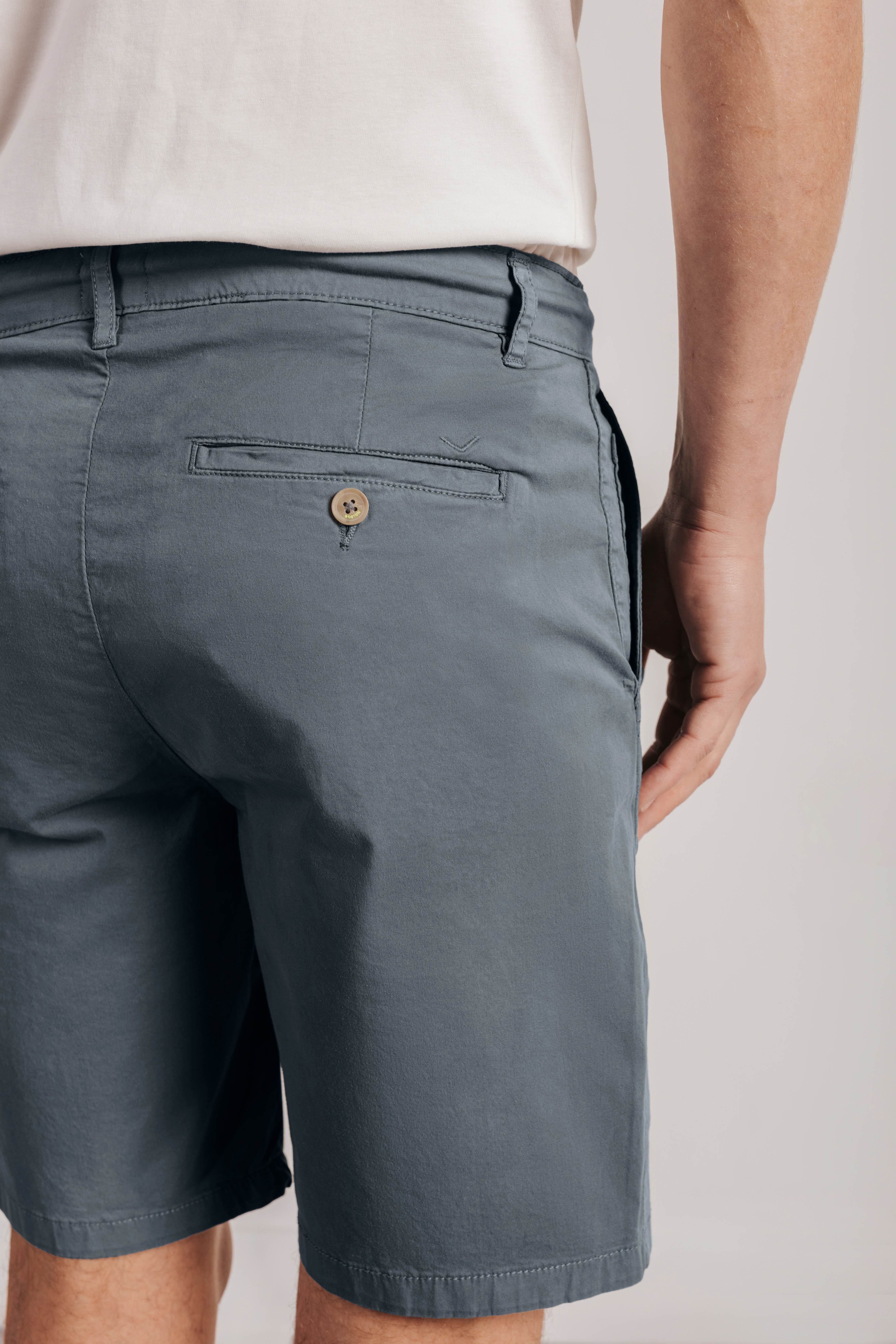 Bermuda chino details