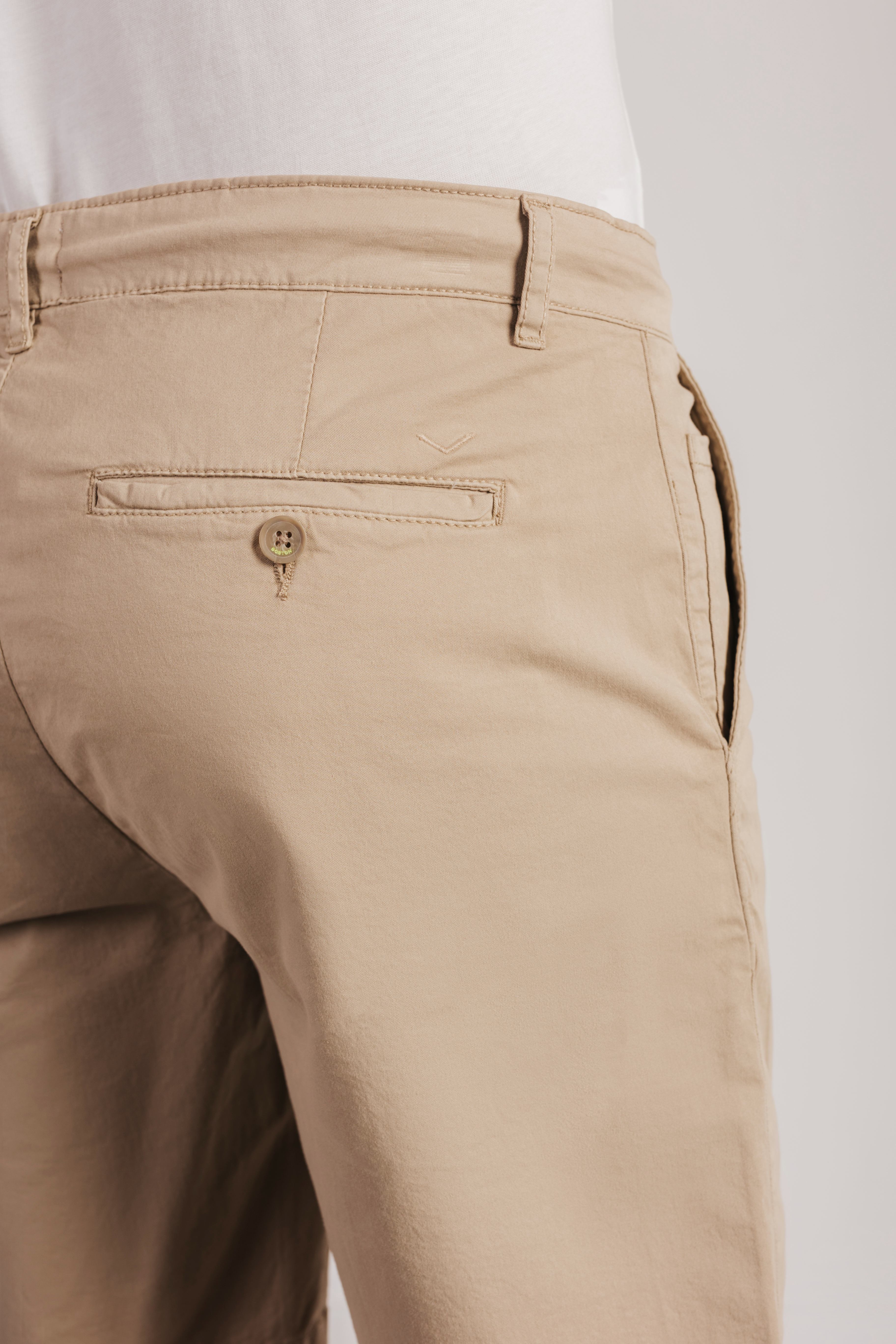 Bermuda chino details