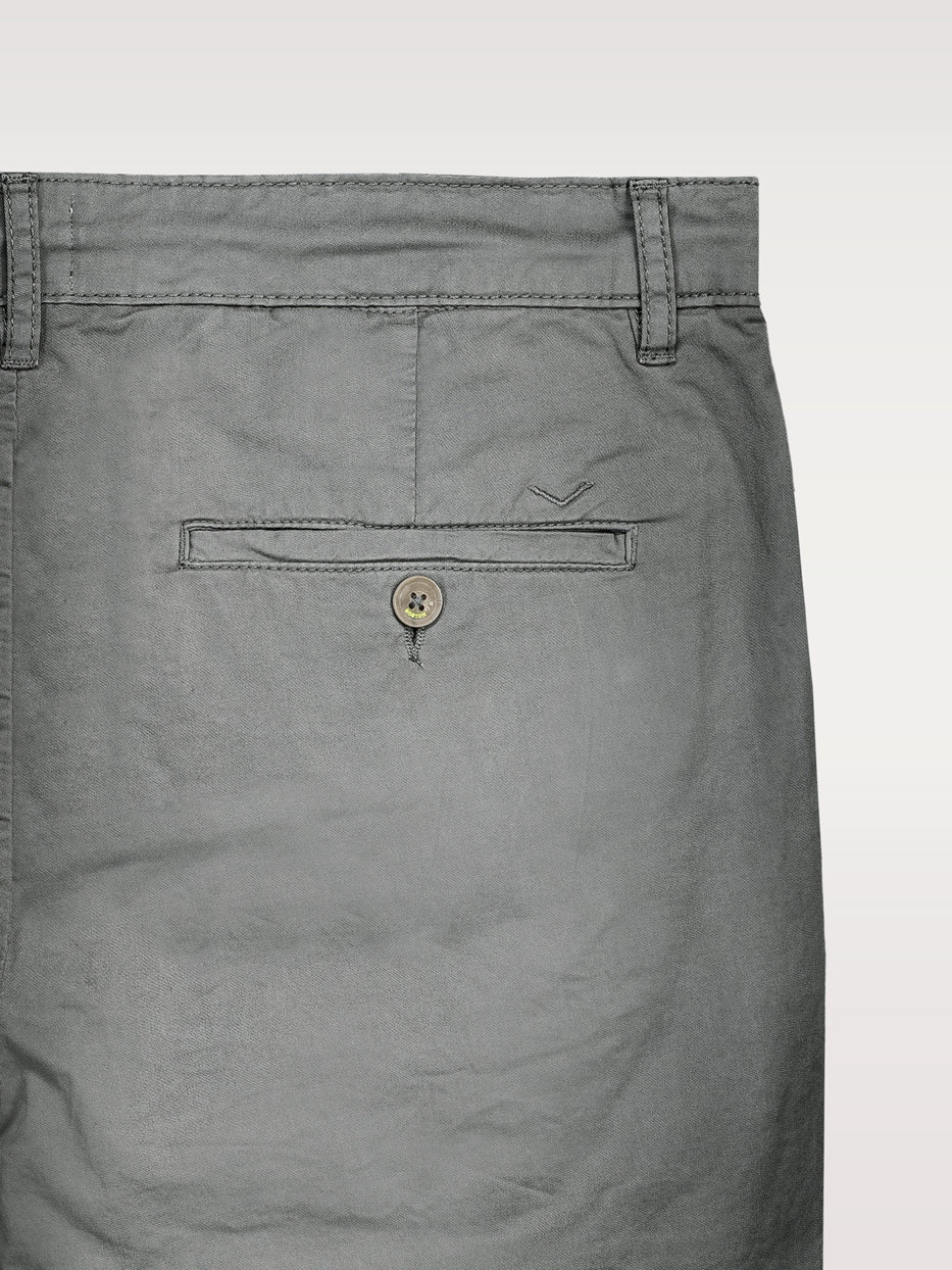 Bermuda chino details