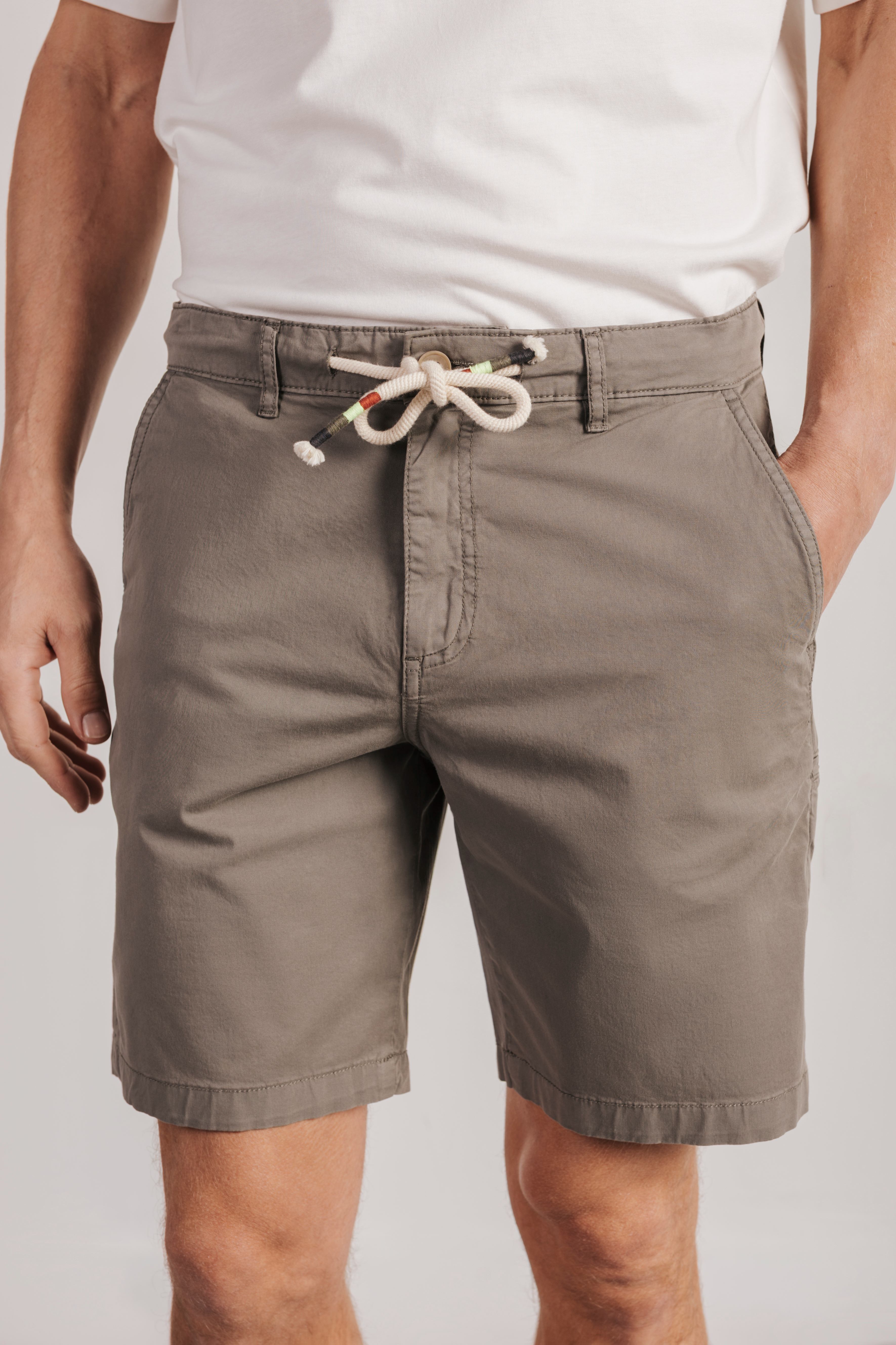 Bermuda chino details