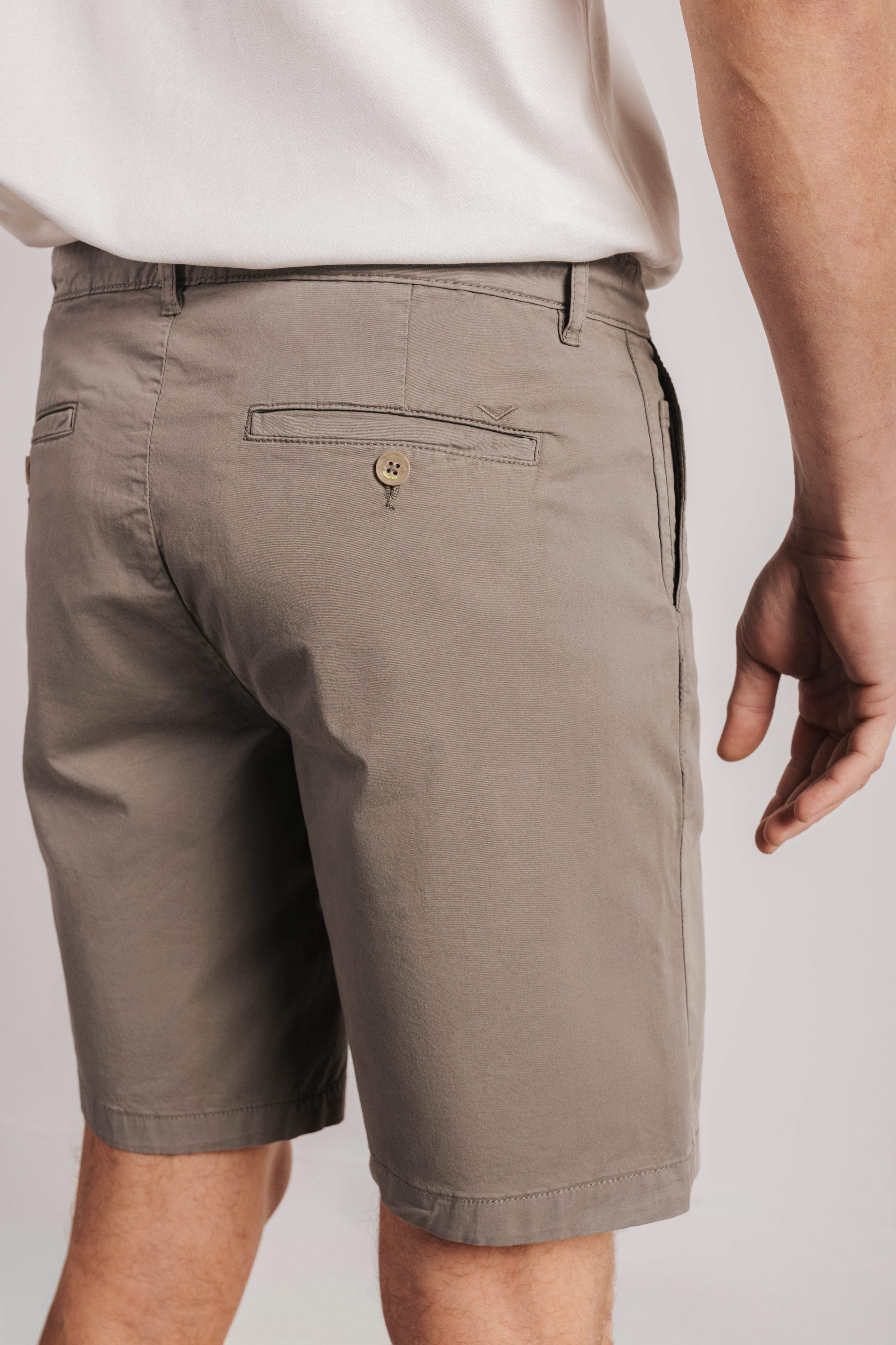 Bermuda chino details