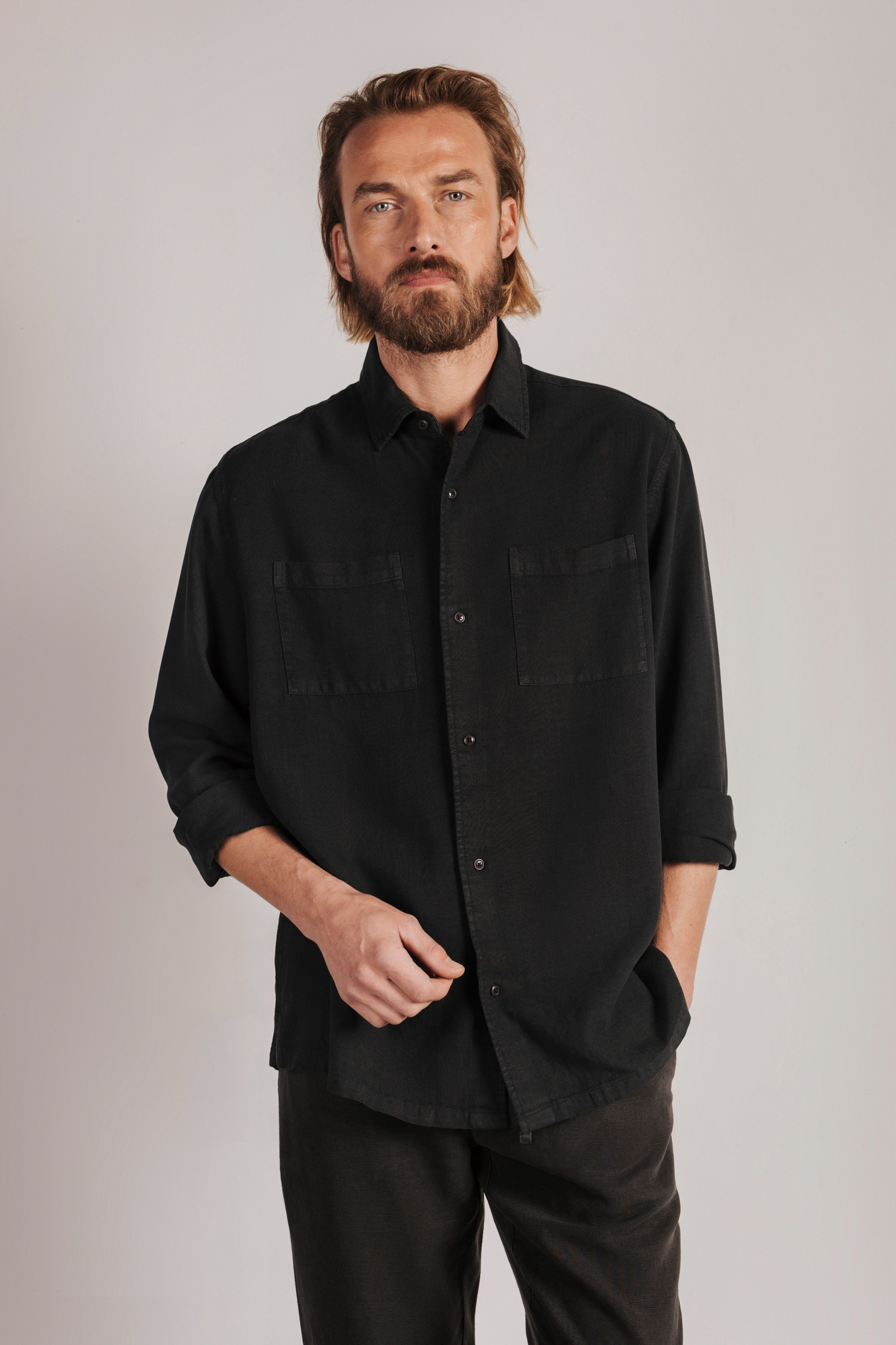 Camisa regular fit con bolsillo