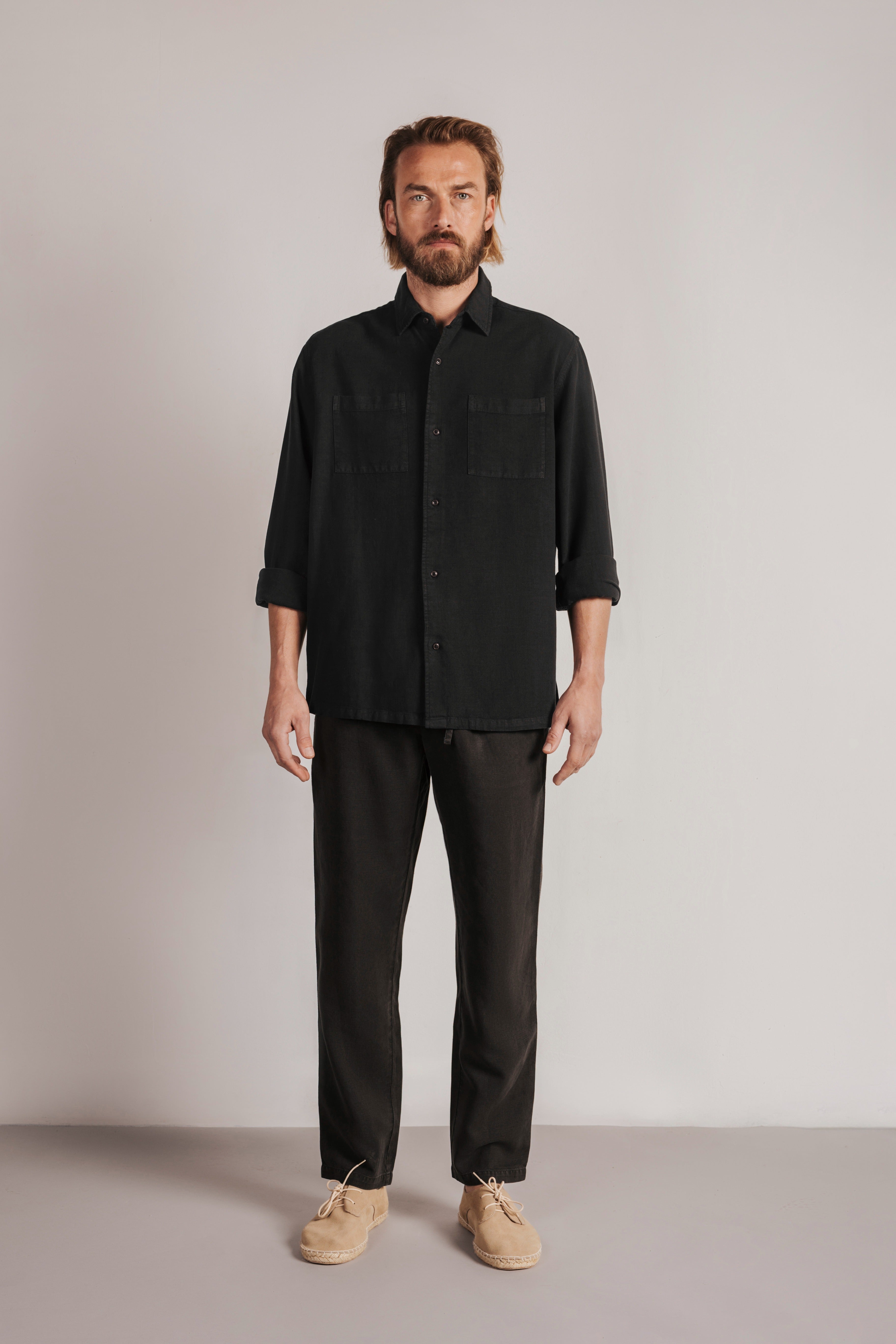 Camisa regular fit con bolsillo