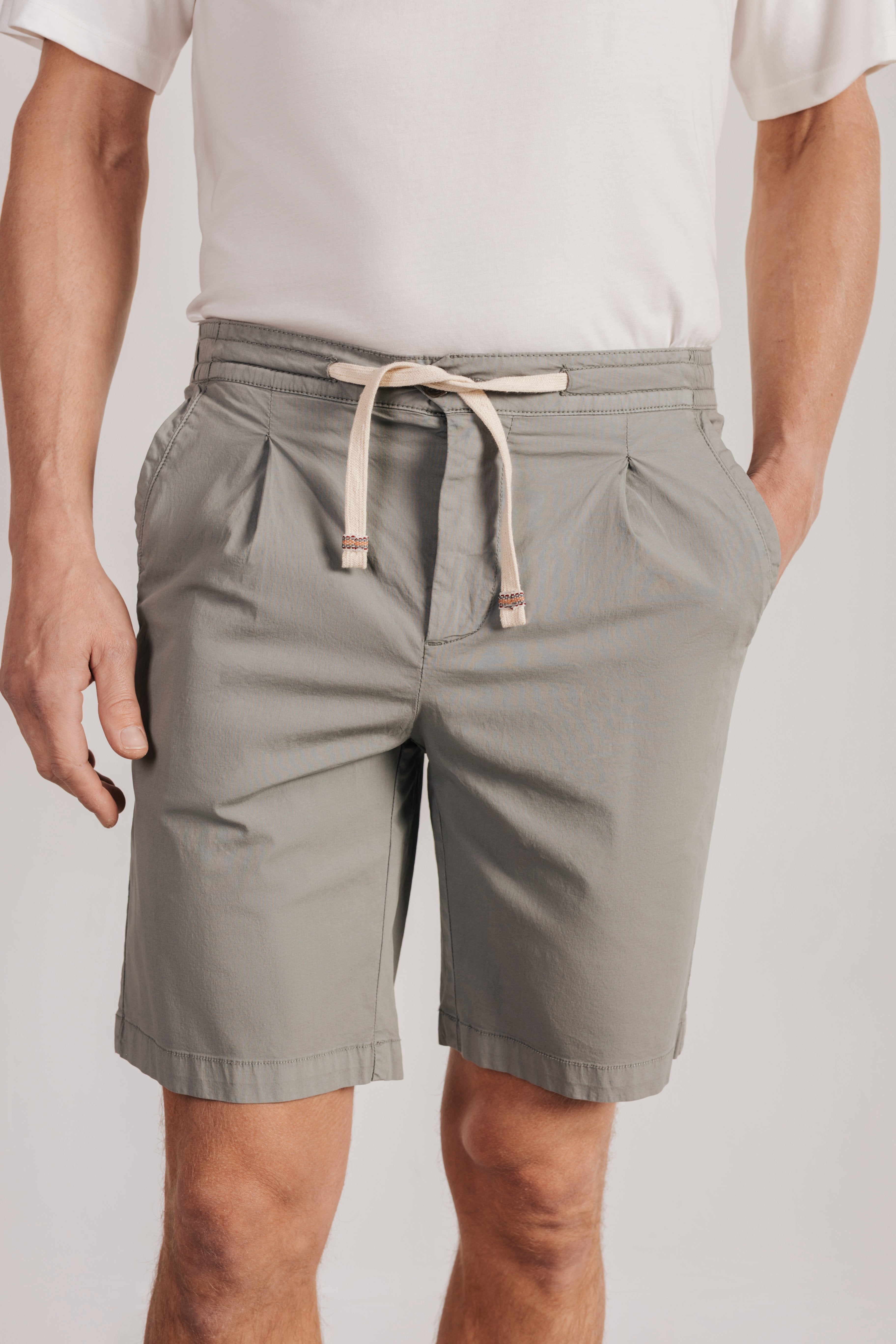 Ultra-lightweight Bermuda jogger