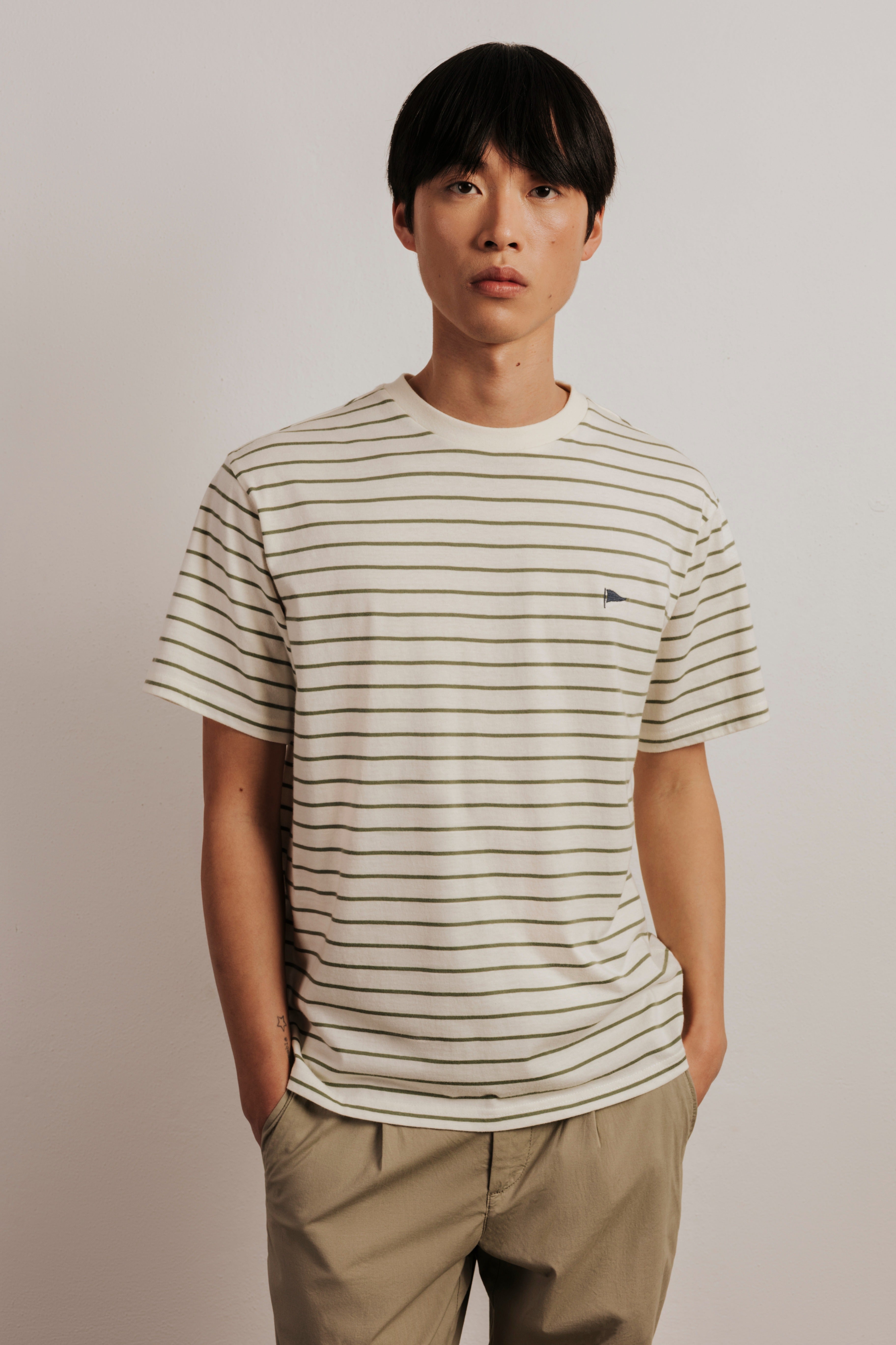 Camiseta confort rayas bordado