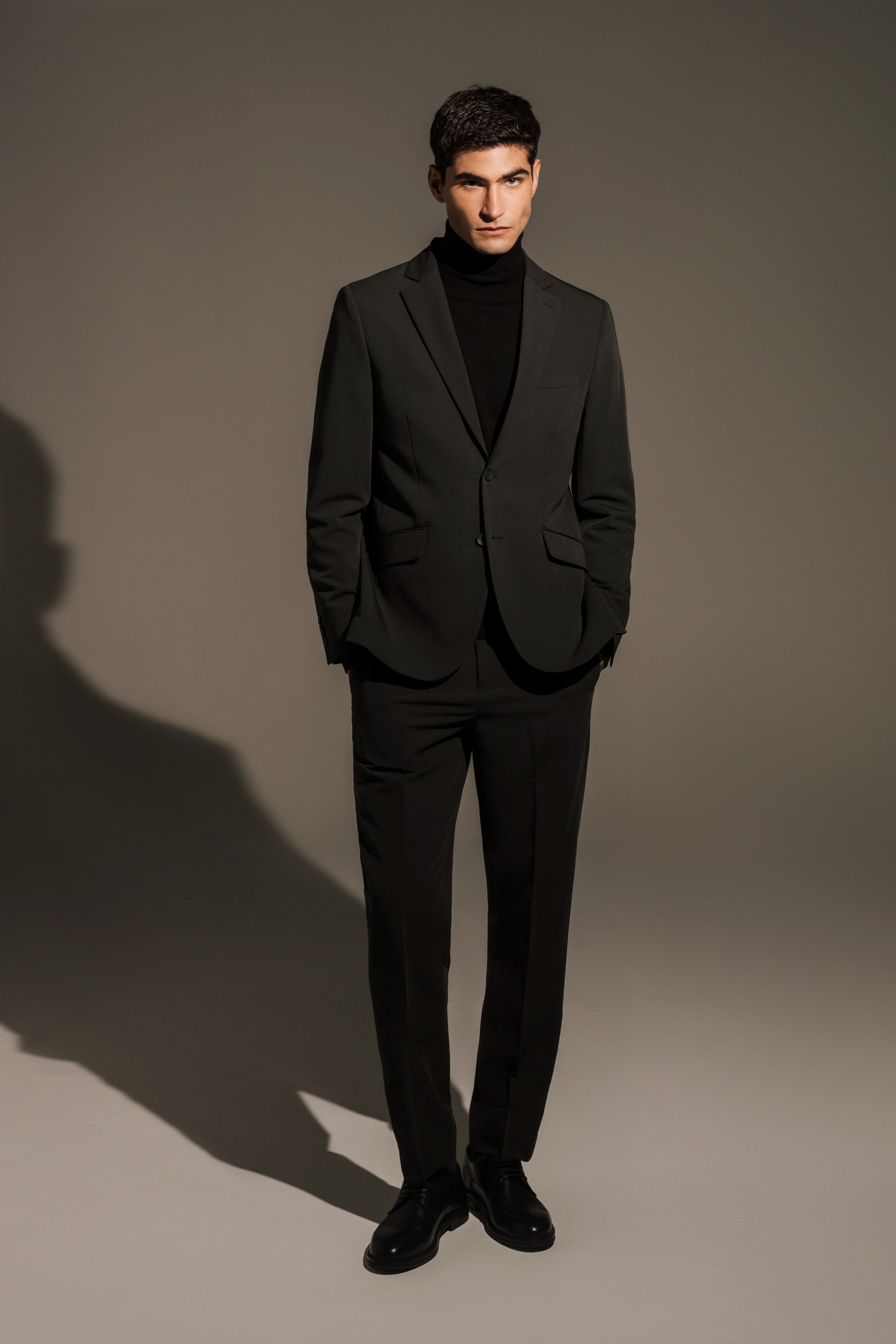 Pantalón traje slim fit liso