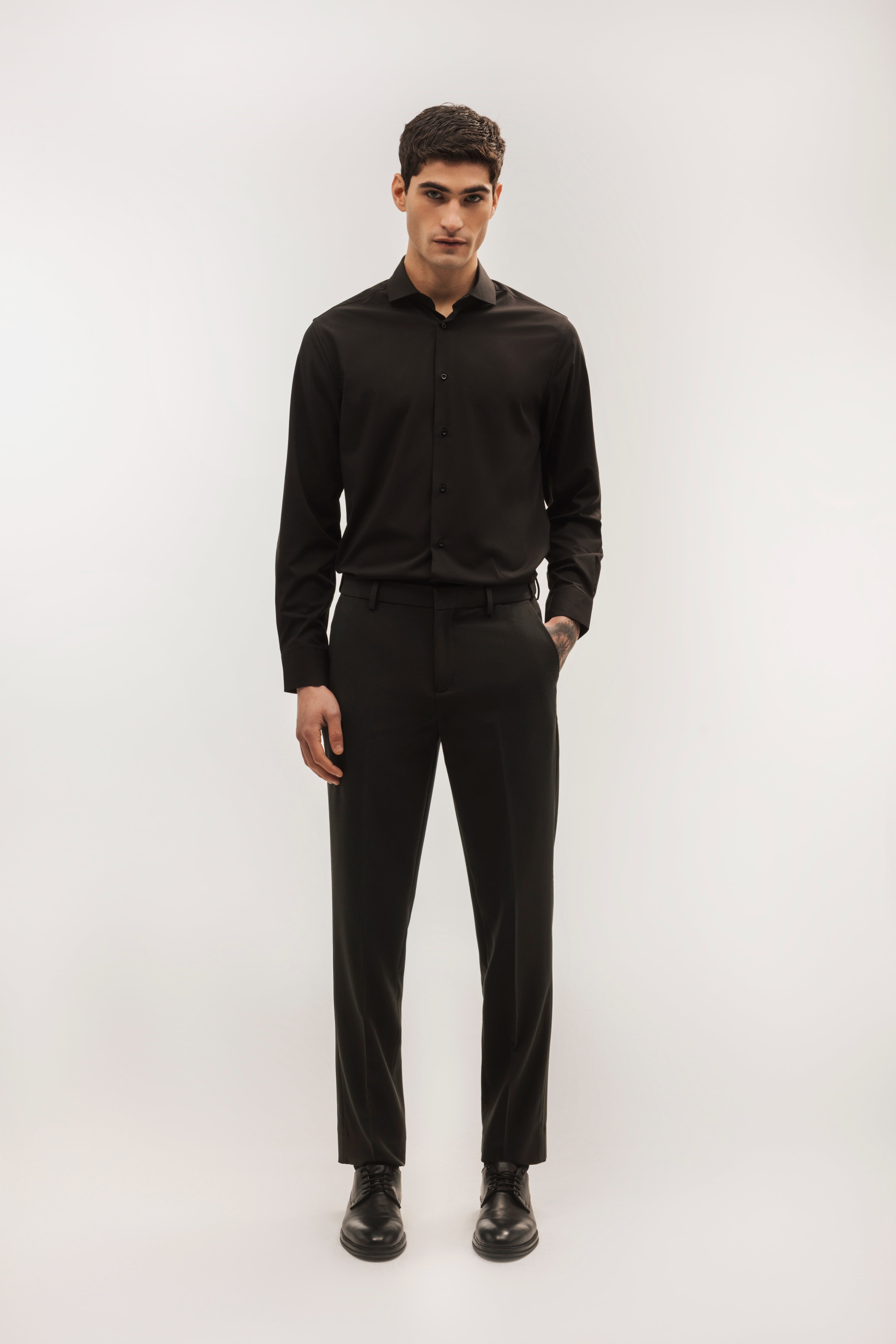 Pantalón traje slim fit liso