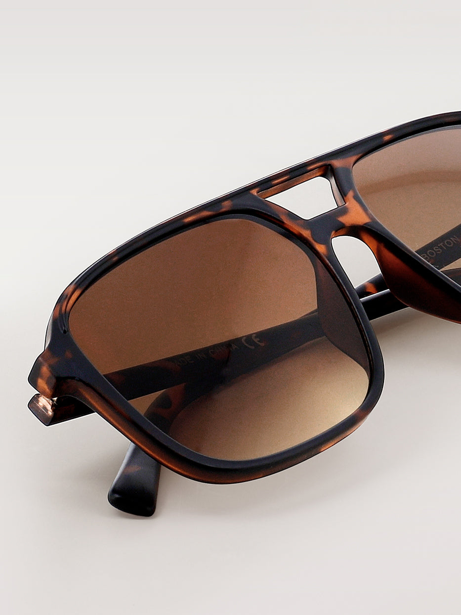Tortoise shell aviator glasses