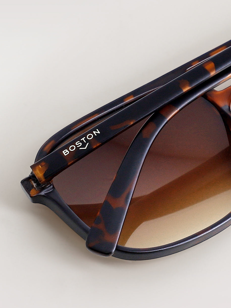 Tortoise shell aviator glasses