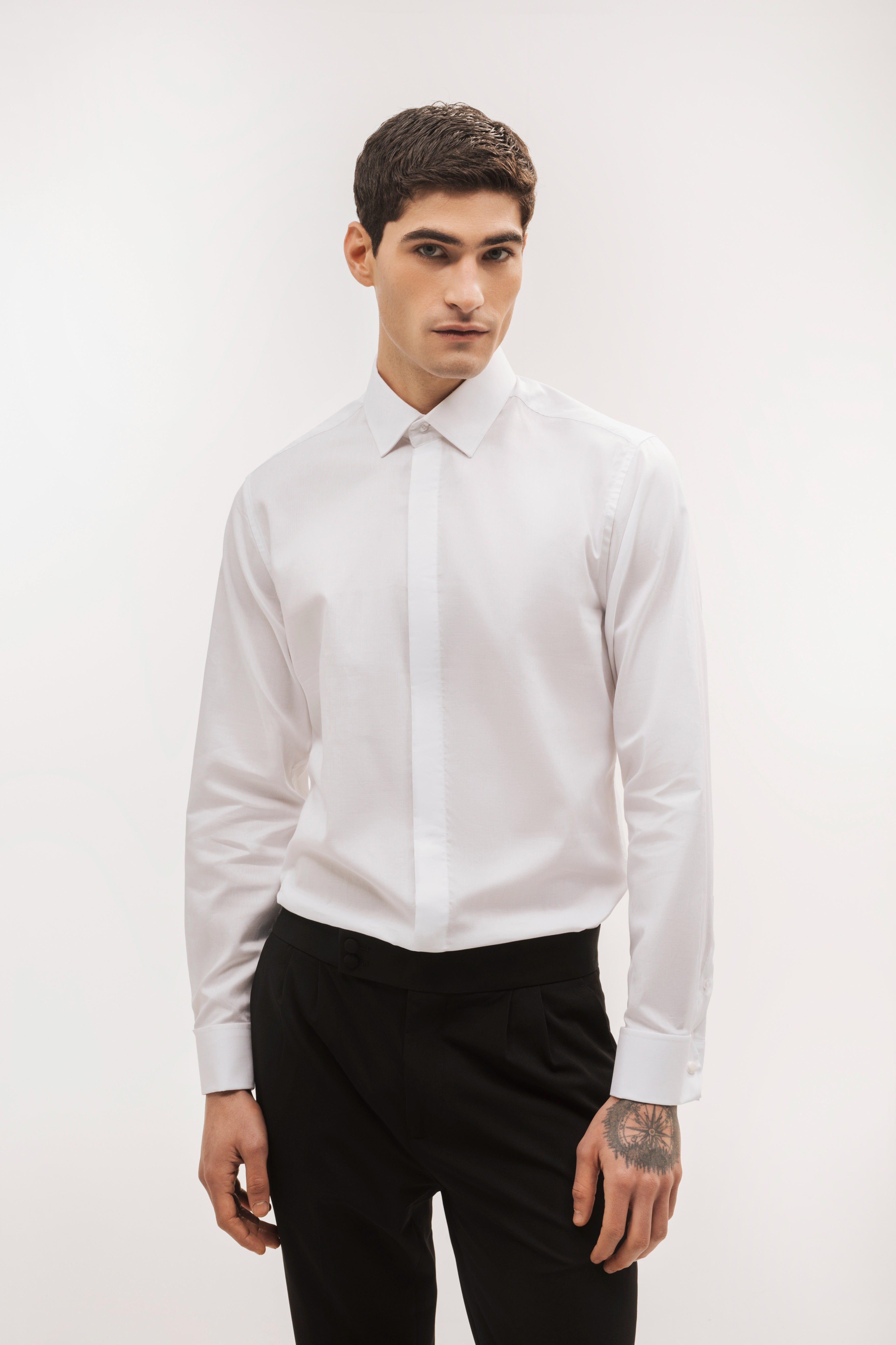 Slim fit shirt with hidden buttons