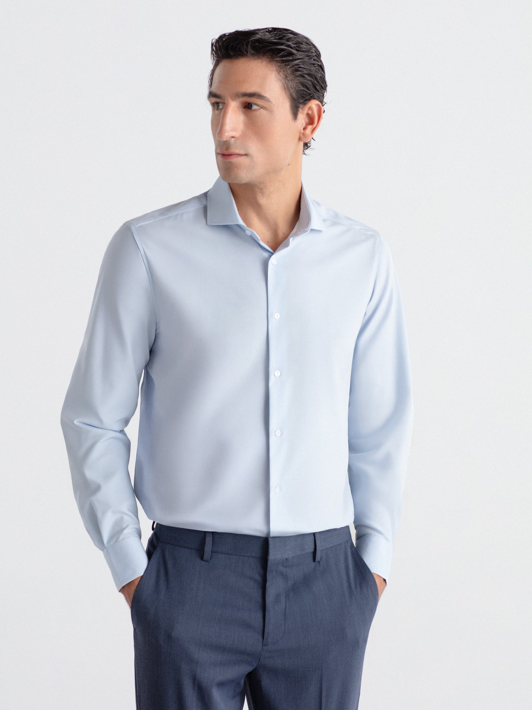 Slim fit water repellent dress shirt
