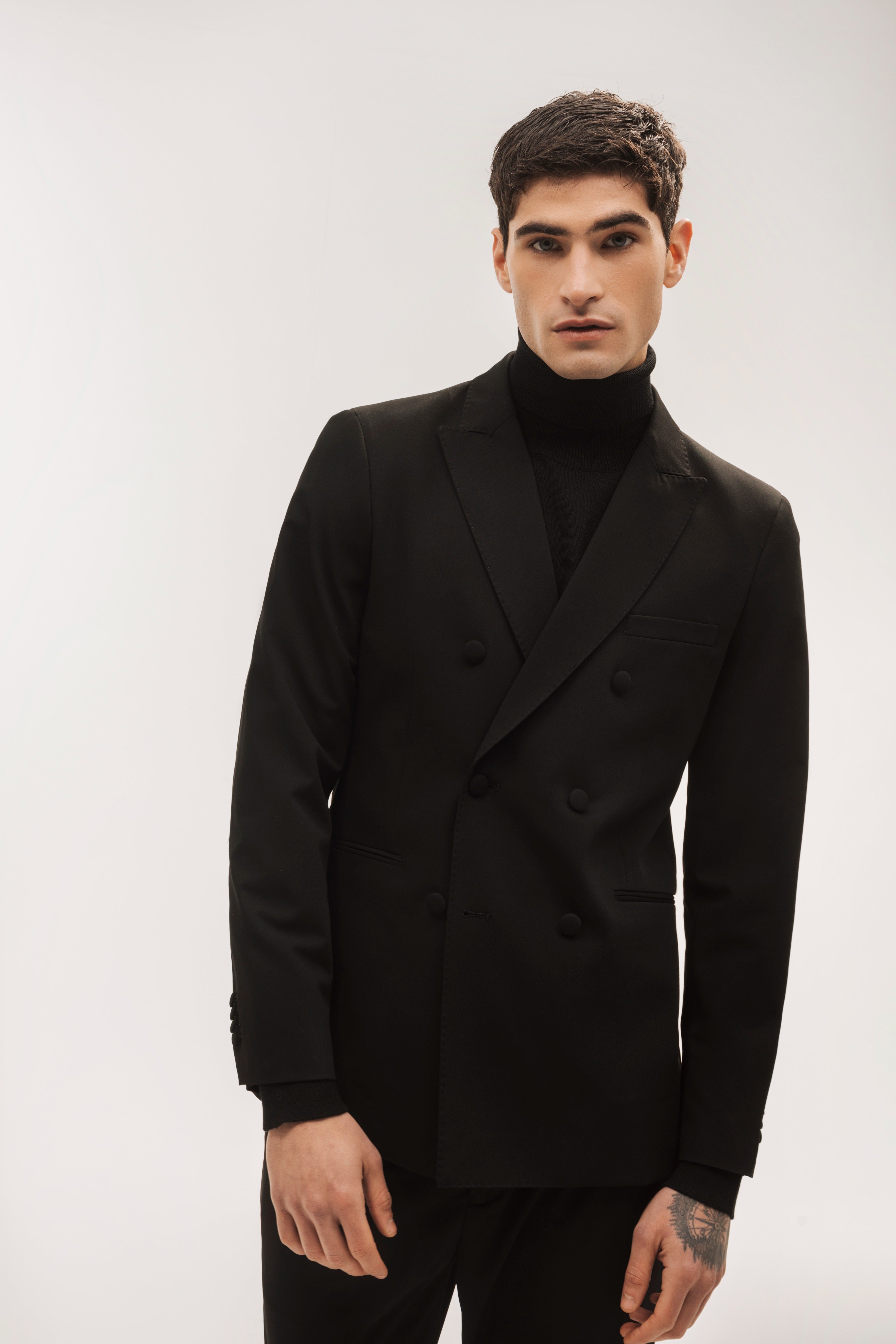 Double-breasted, slim-fit, gala-style suit jacket.