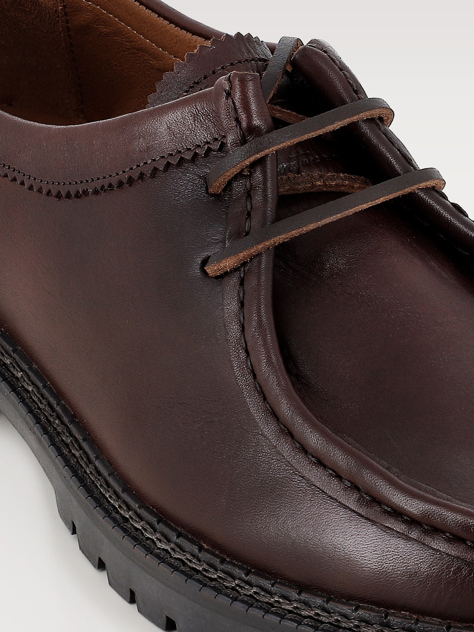 Wallabee leather shoe
