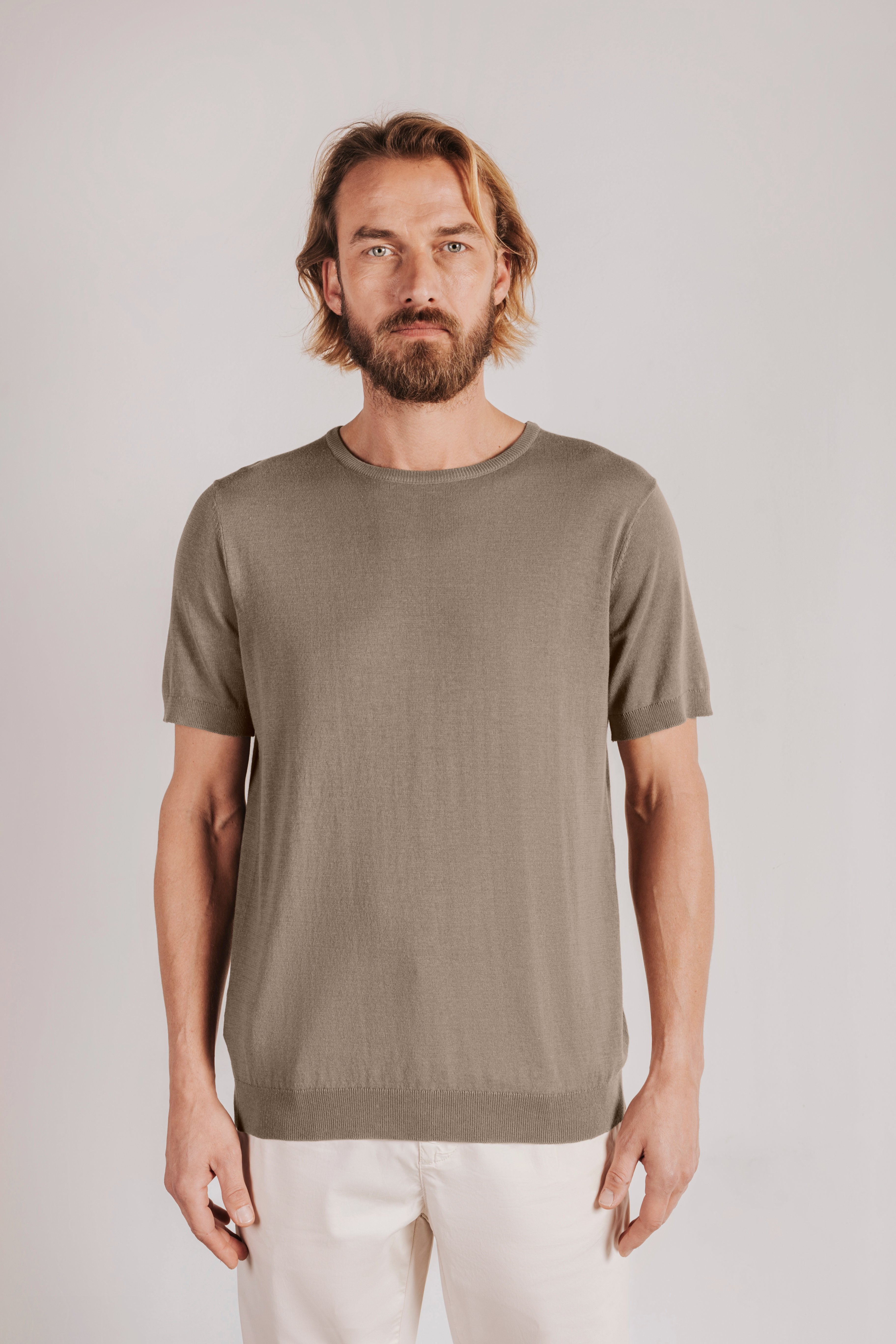 Short-sleeved knitted t-shirt