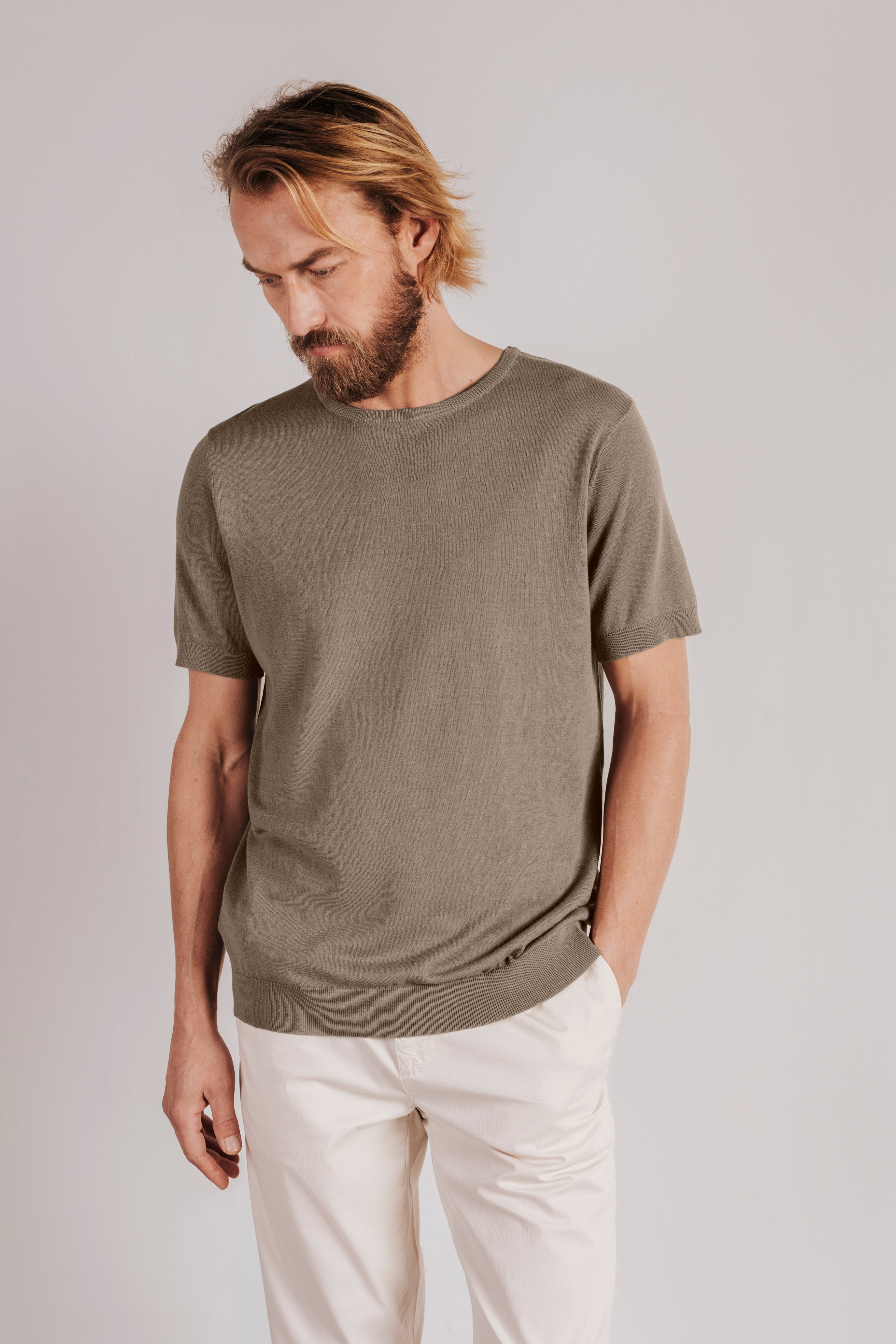 Short-sleeved knitted t-shirt