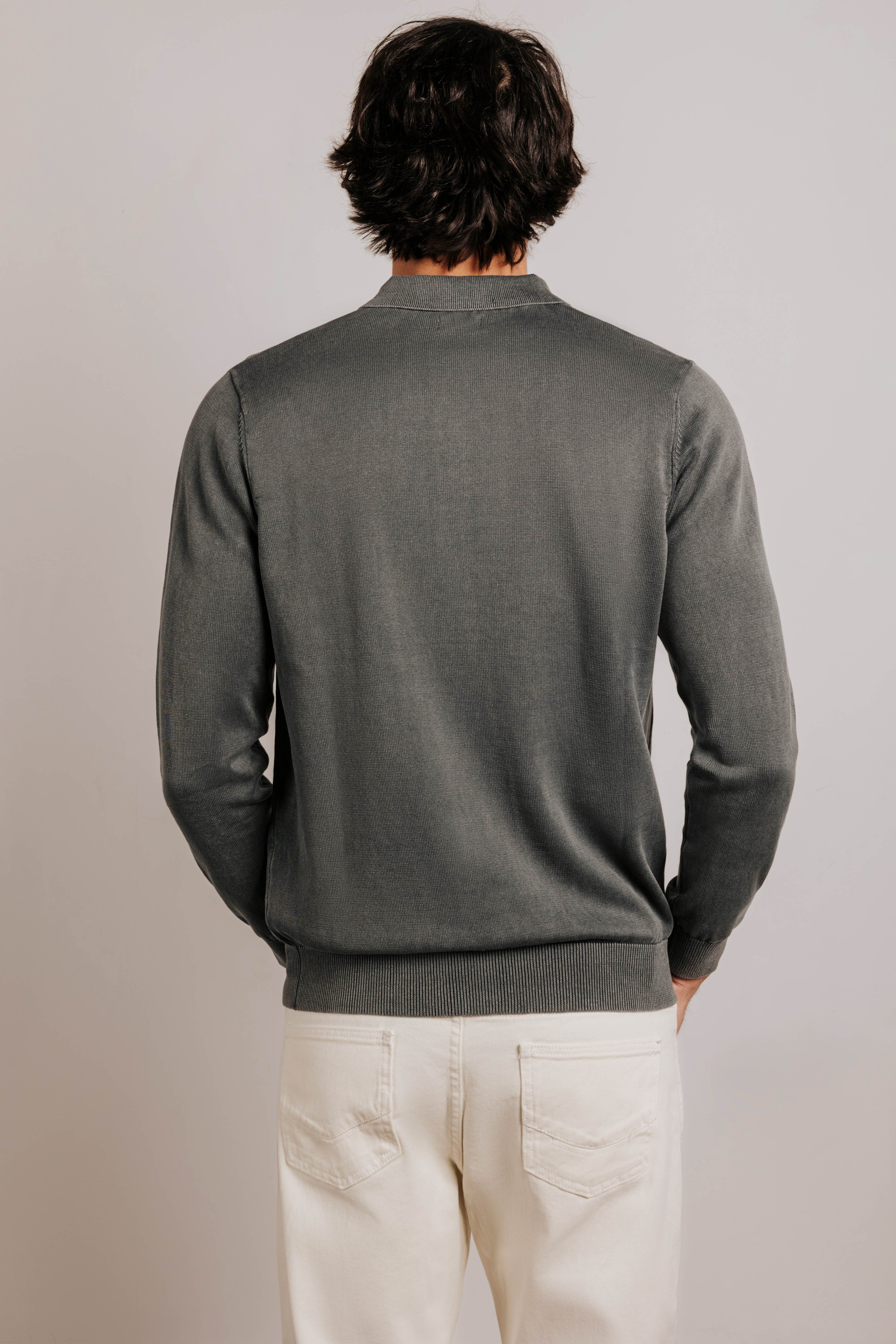 Acid-washed knitted polo shirt